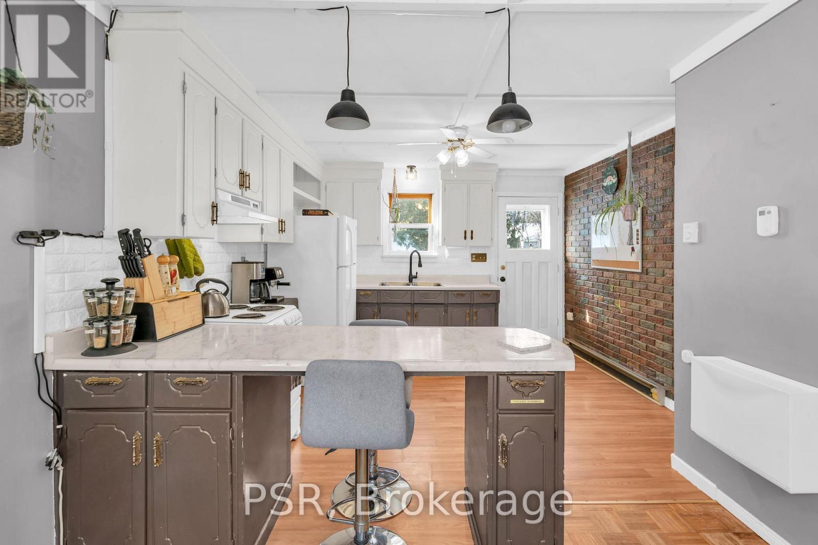 58 De La Salle Boulevard, Georgina (Sutton & Jackson'S Point), ON - Indoor Photo Showing Kitchen