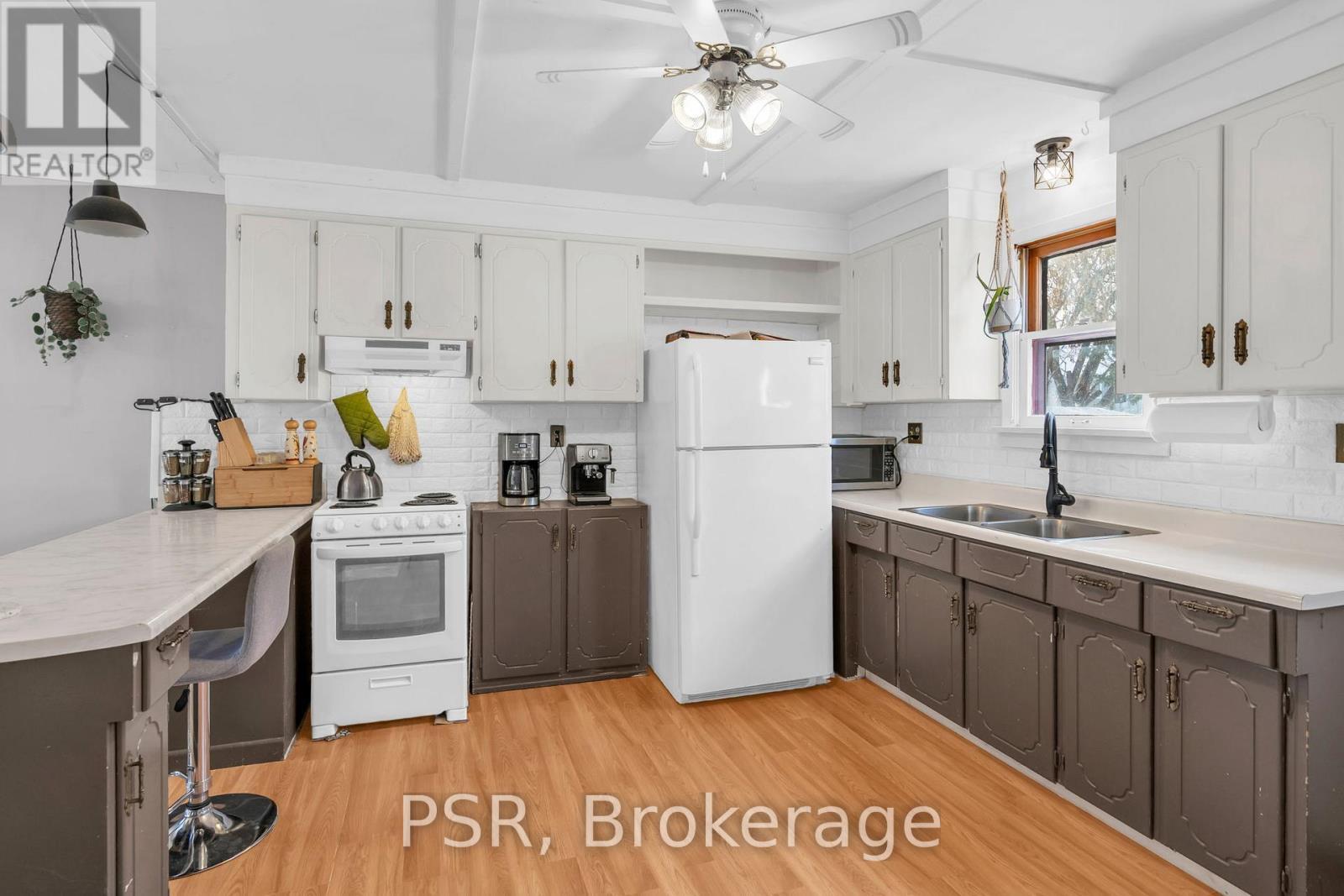 58 De La Salle Boulevard, Georgina (Sutton & Jackson'S Point), ON - Indoor Photo Showing Kitchen With Double Sink