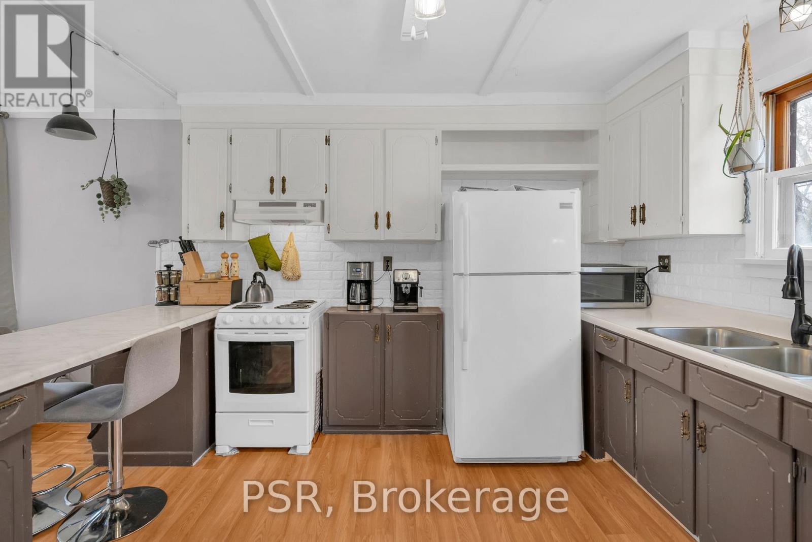 58 De La Salle Boulevard, Georgina (Sutton & Jackson'S Point), ON - Indoor Photo Showing Kitchen With Double Sink