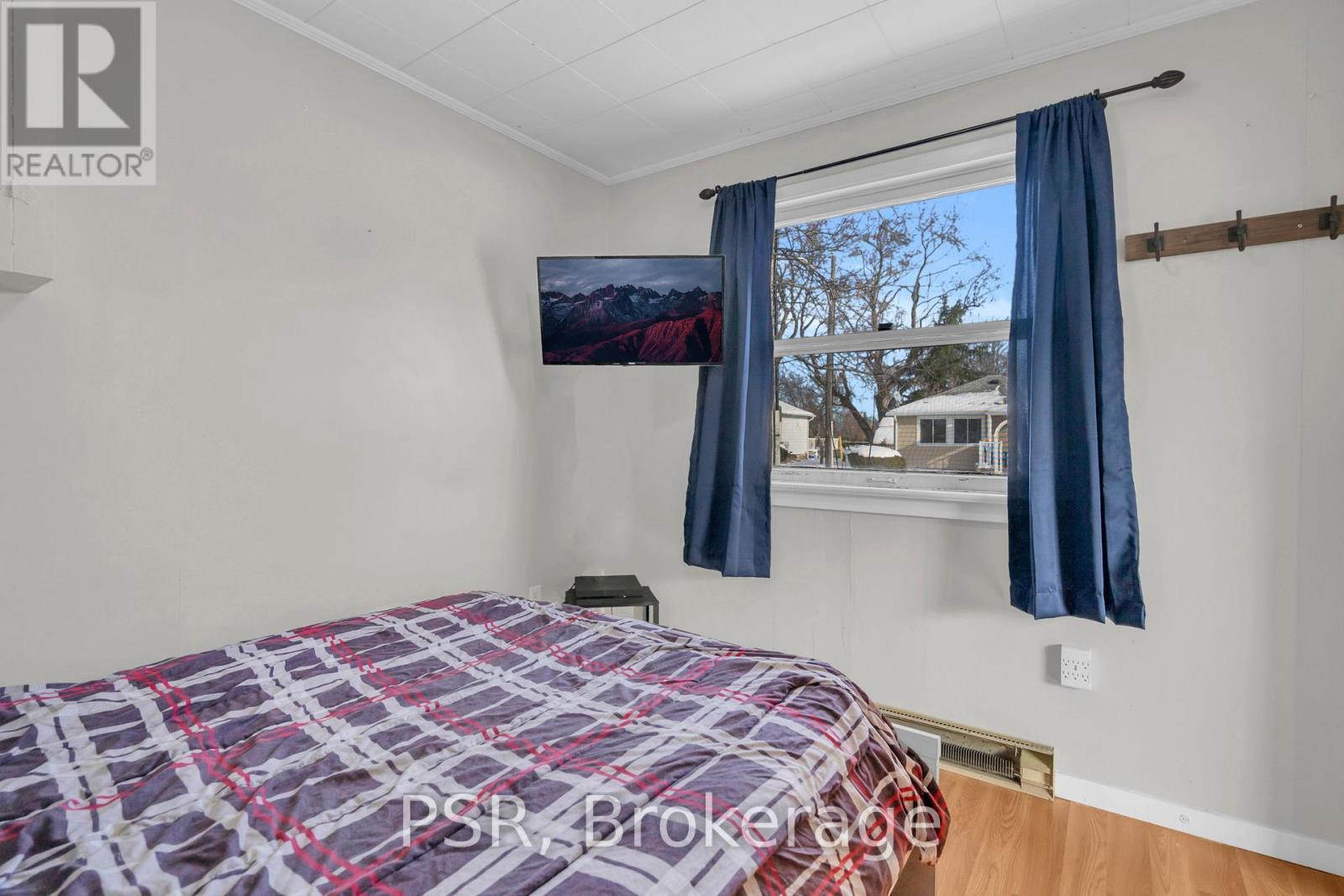58 De La Salle Boulevard, Georgina (Sutton & Jackson'S Point), ON - Indoor Photo Showing Bedroom