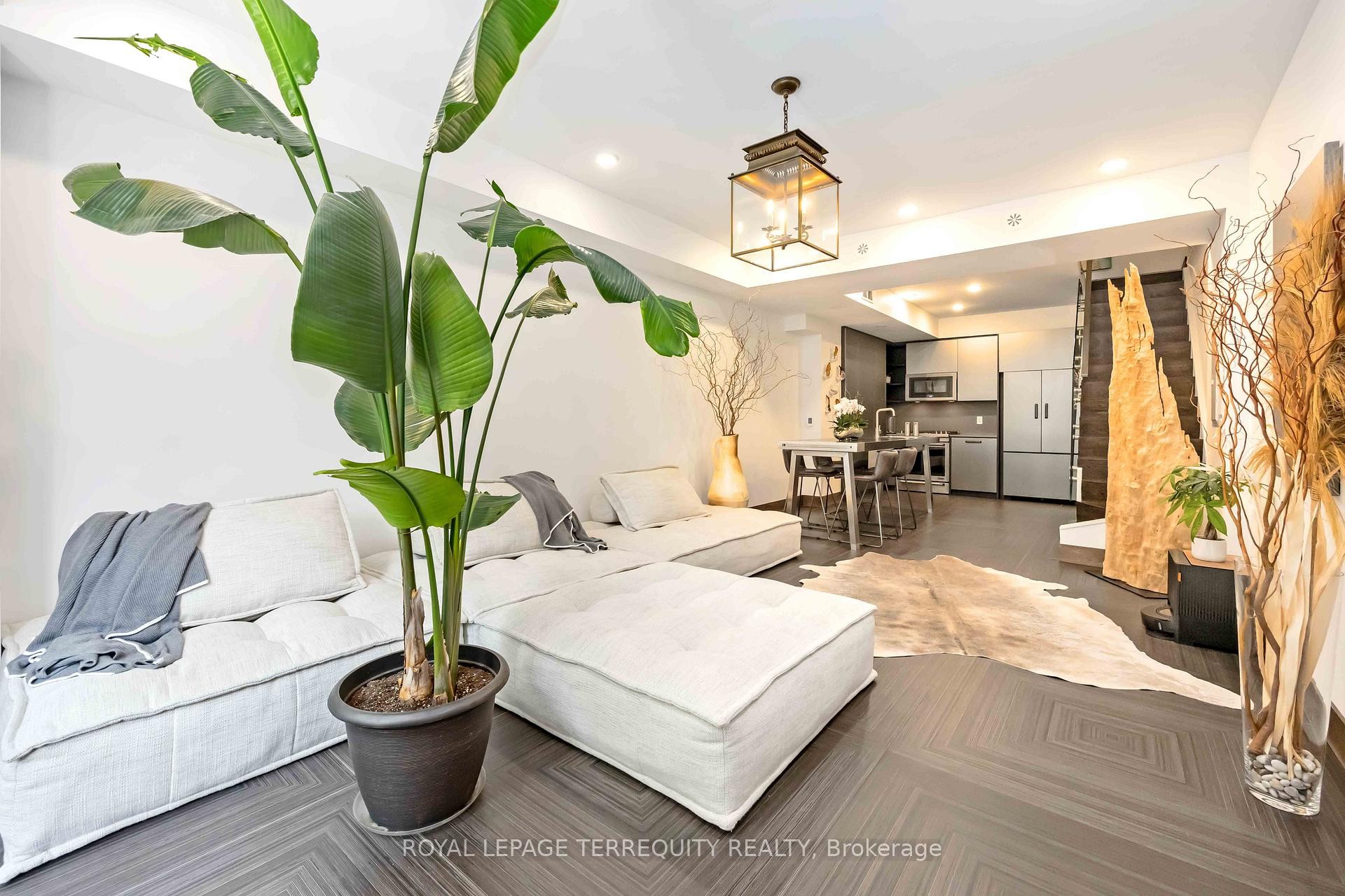 30-3 Elsie Lane, Toronto, ON - Indoor