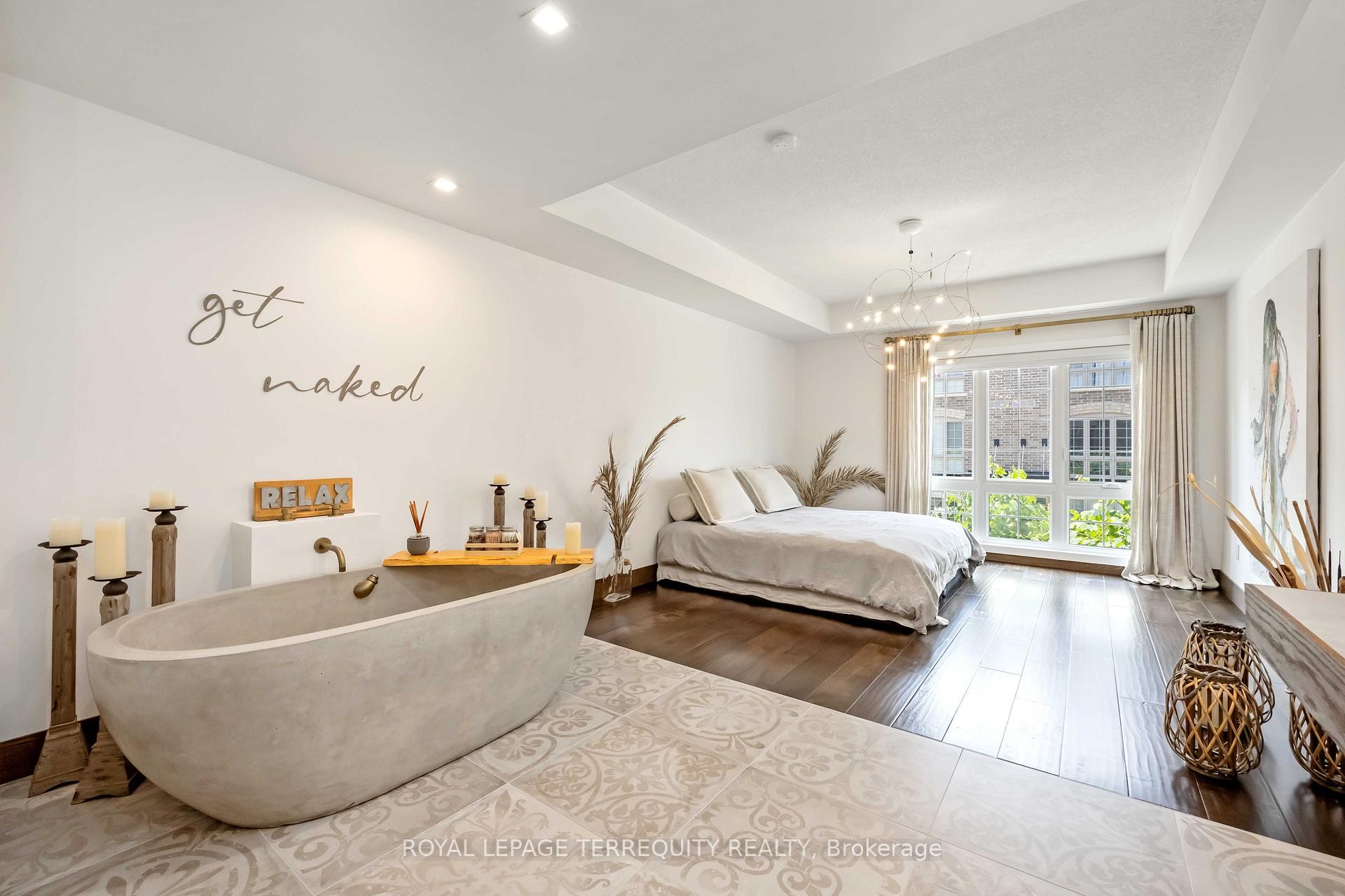 30-3 Elsie Lane, Toronto, ON - Indoor