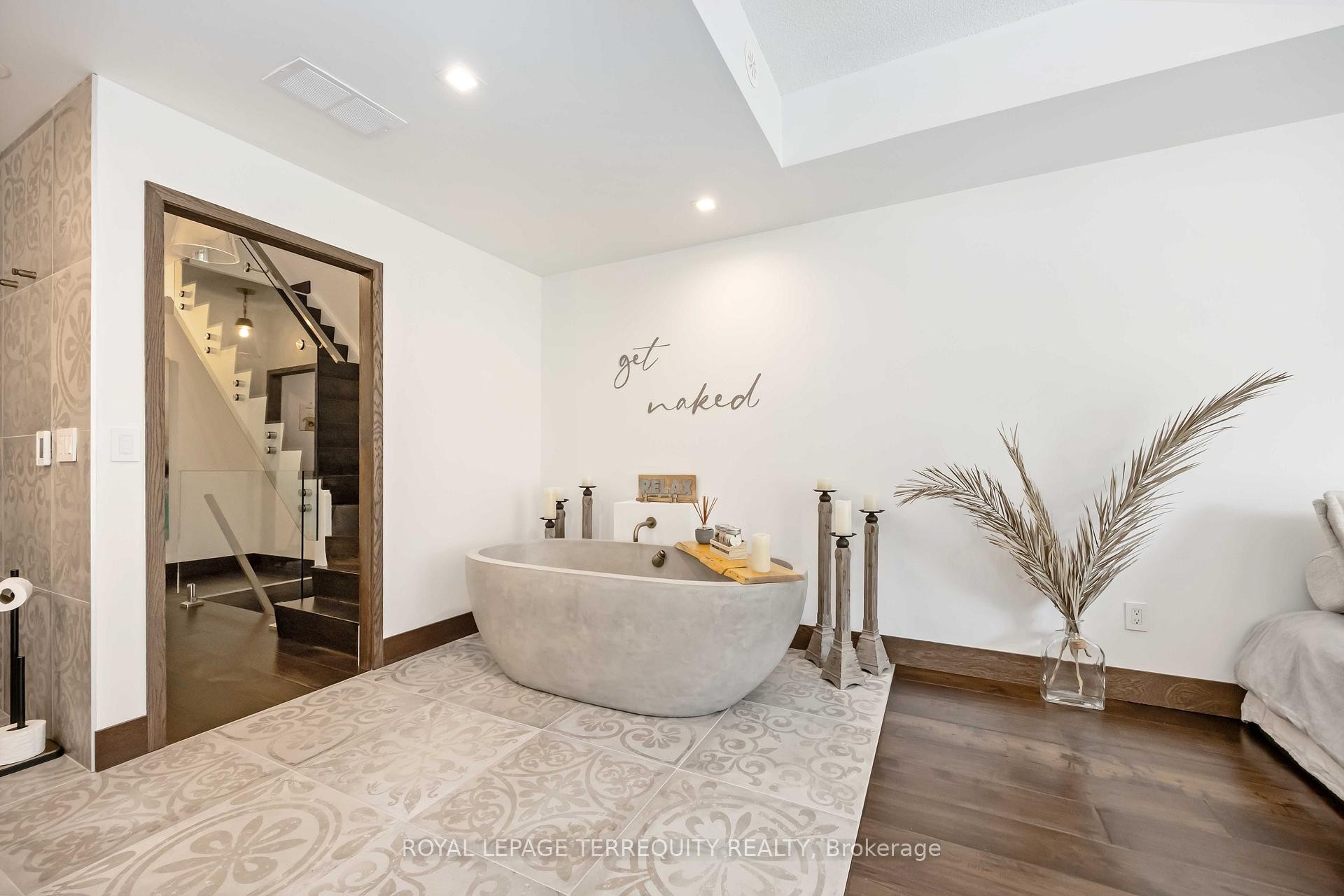 30-3 Elsie Lane, Toronto, ON - Indoor