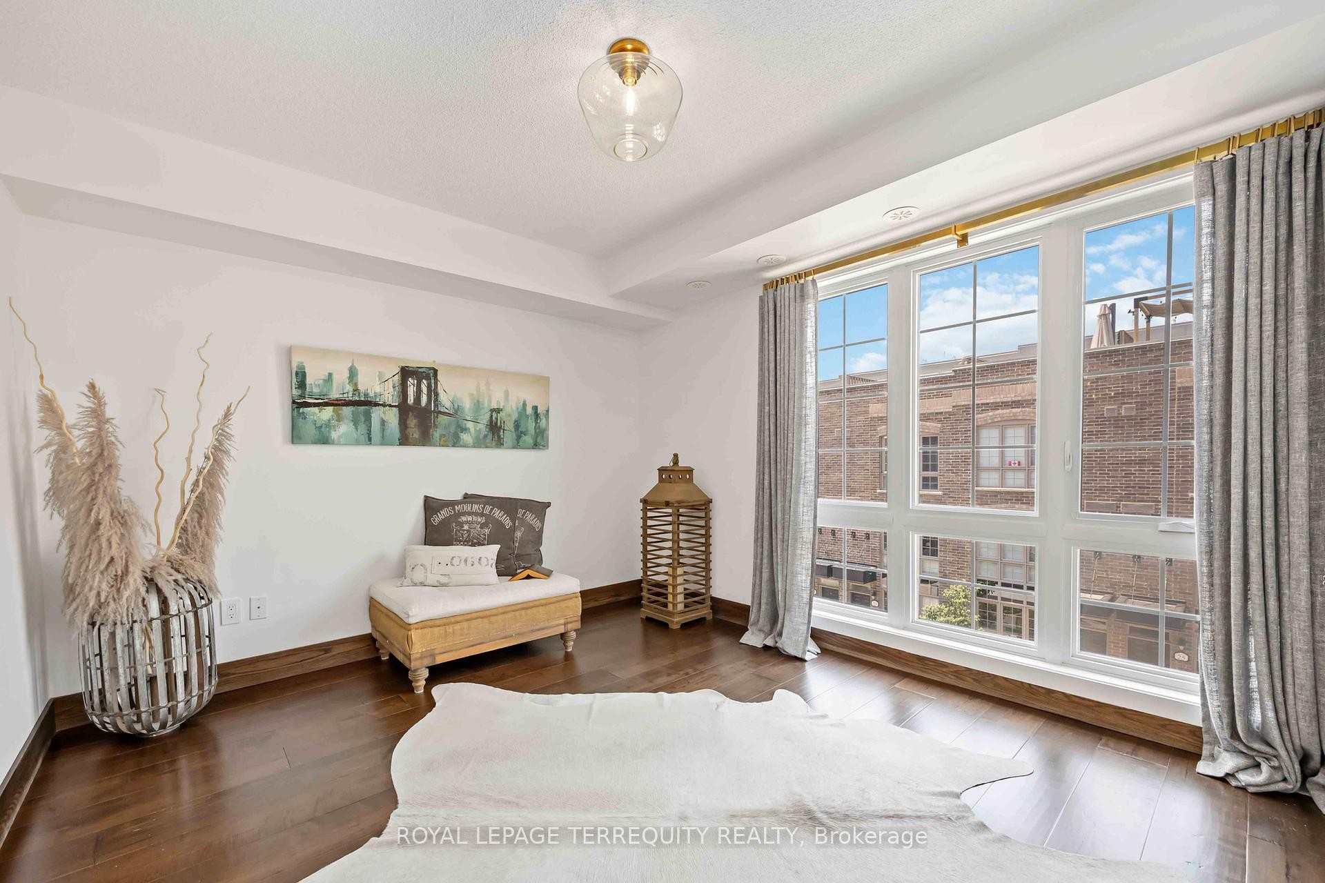 30-3 Elsie Lane, Toronto, ON - Indoor