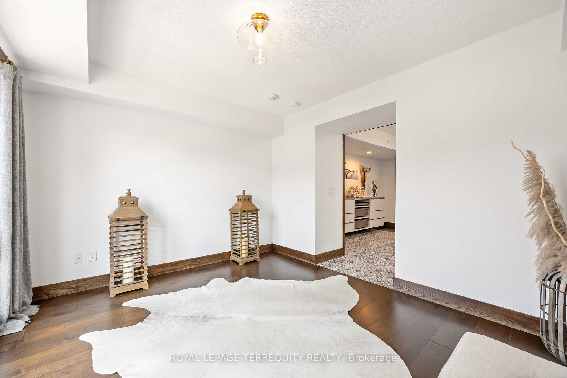 30-3 Elsie Lane, Toronto, ON - Indoor