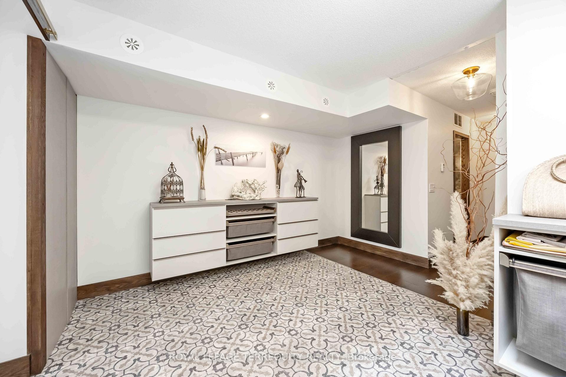 30-3 Elsie Lane, Toronto, ON - Indoor