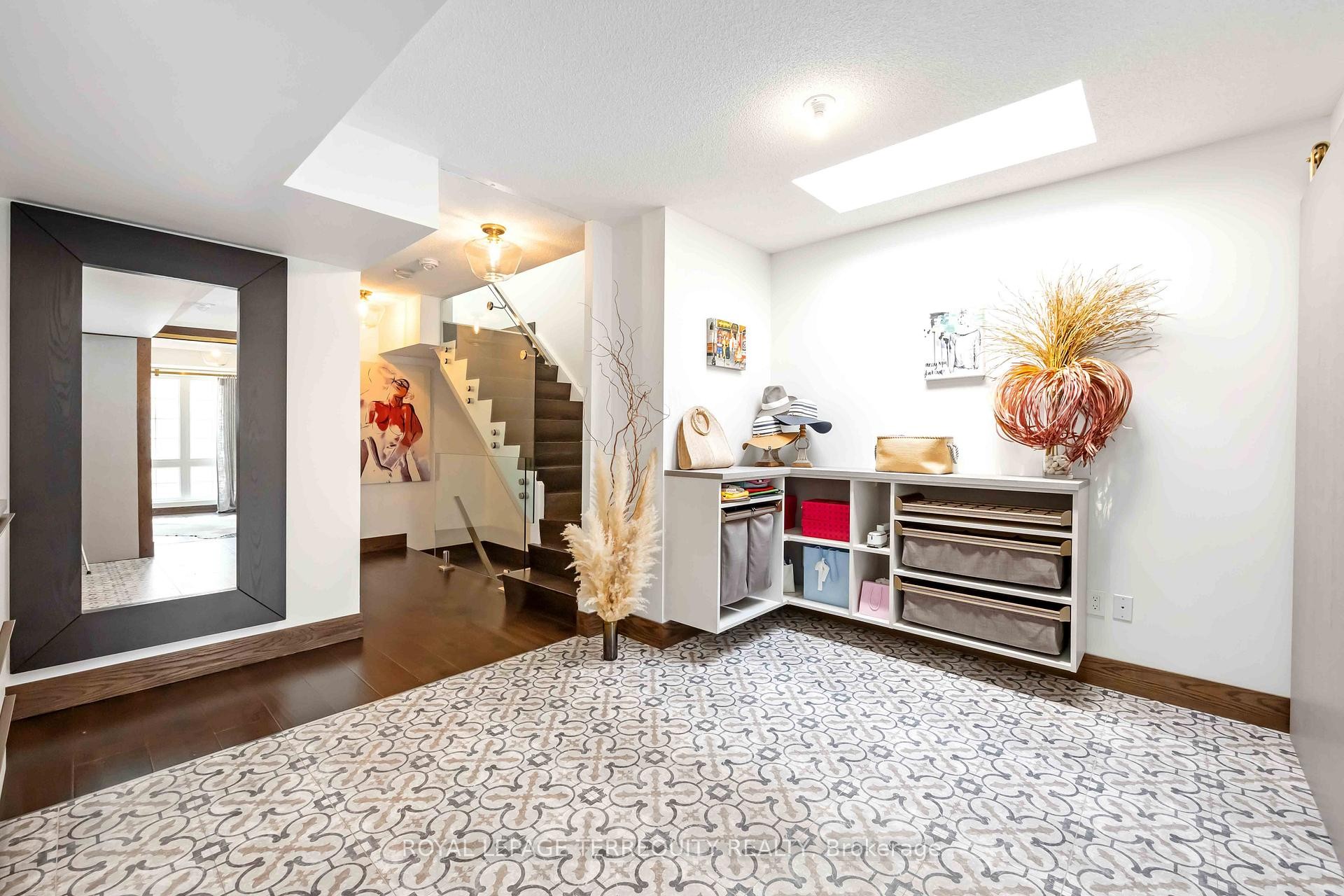 30-3 Elsie Lane, Toronto, ON - Indoor