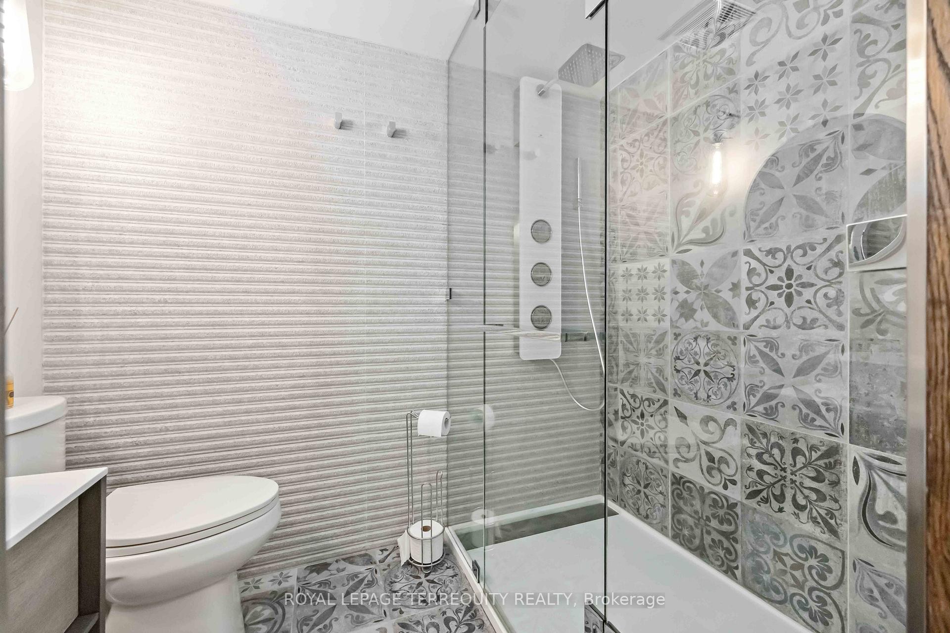 30-3 Elsie Lane, Toronto, ON - Indoor Photo Showing Bathroom