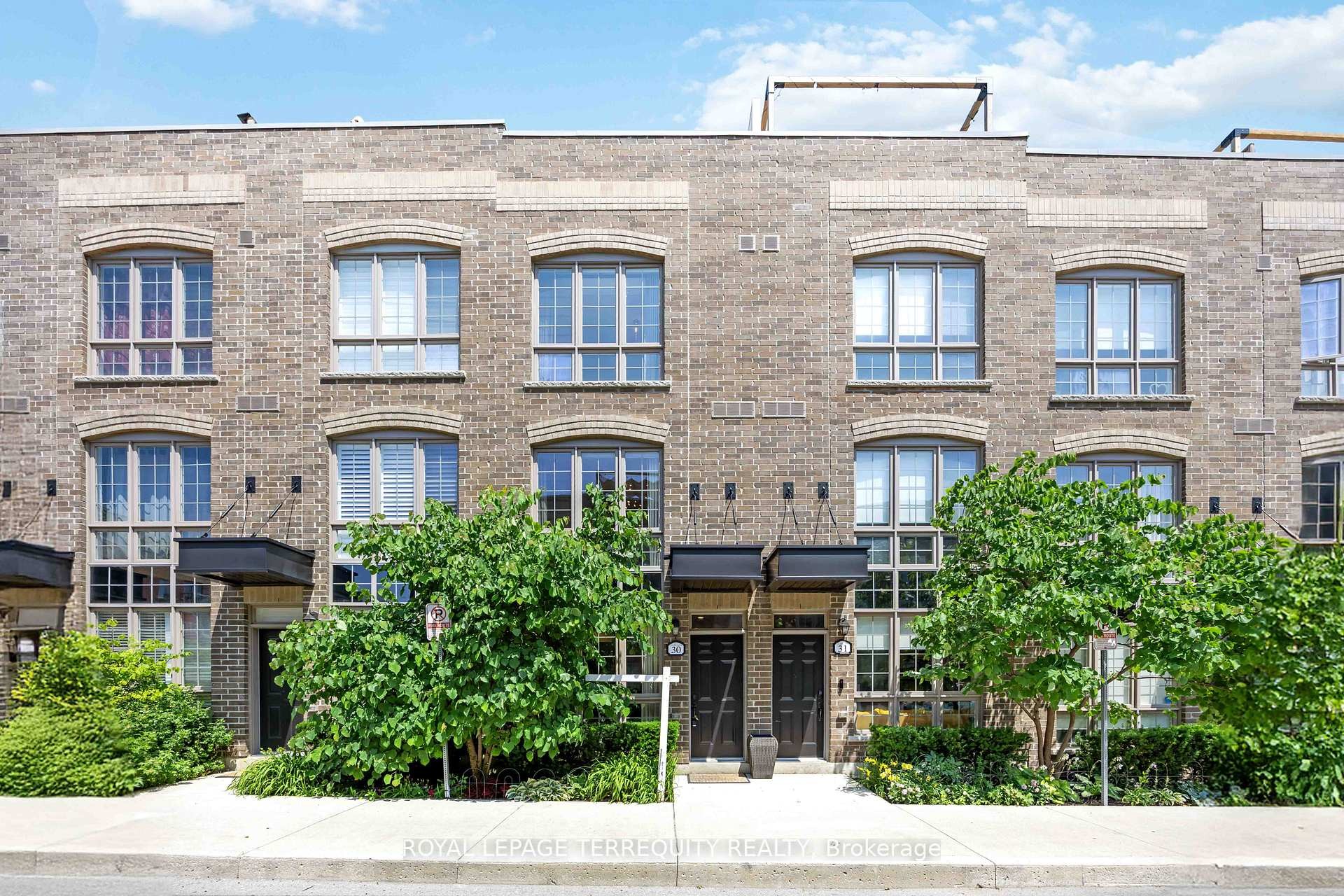 30-3 Elsie Lane, Toronto, ON - Outdoor With Facade