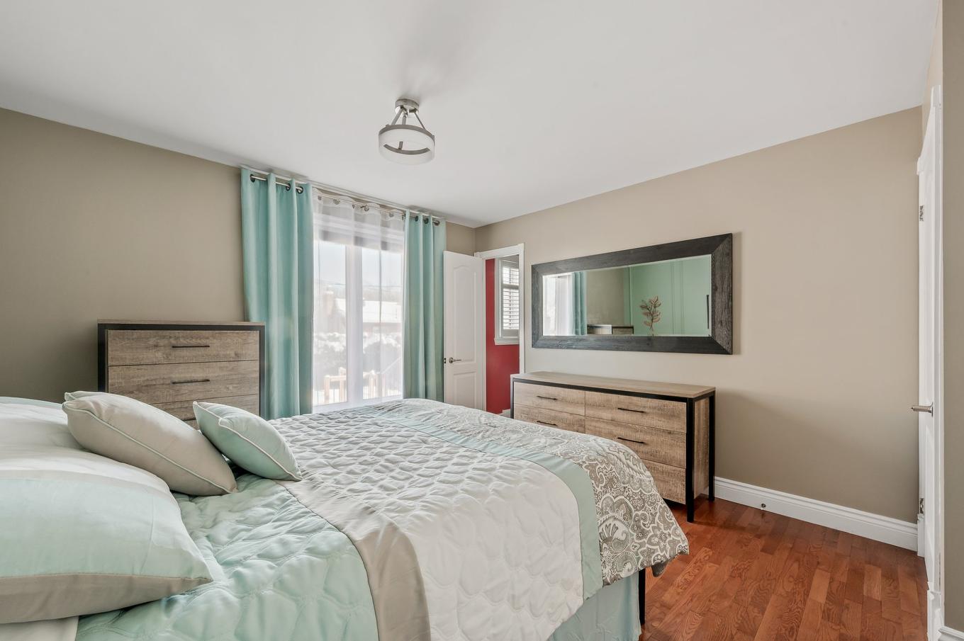 Primary bedroom - 4107 Rue D'Estrées, Québec (La Haute-Saint-Charles), QC - Indoor Photo Showing Bedroom