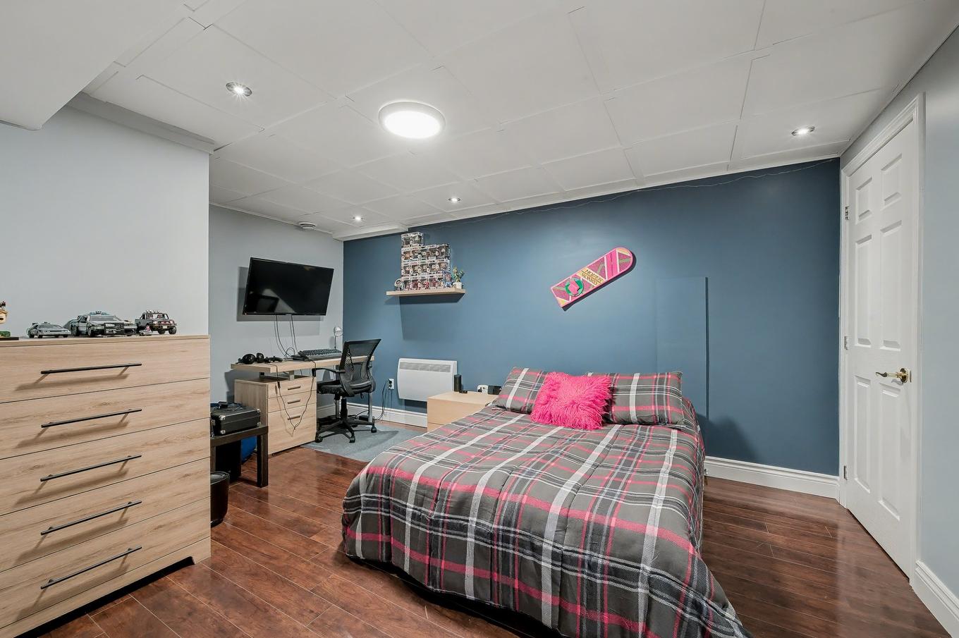 Den - 4107 Rue D'Estrées, Québec (La Haute-Saint-Charles), QC - Indoor Photo Showing Bedroom