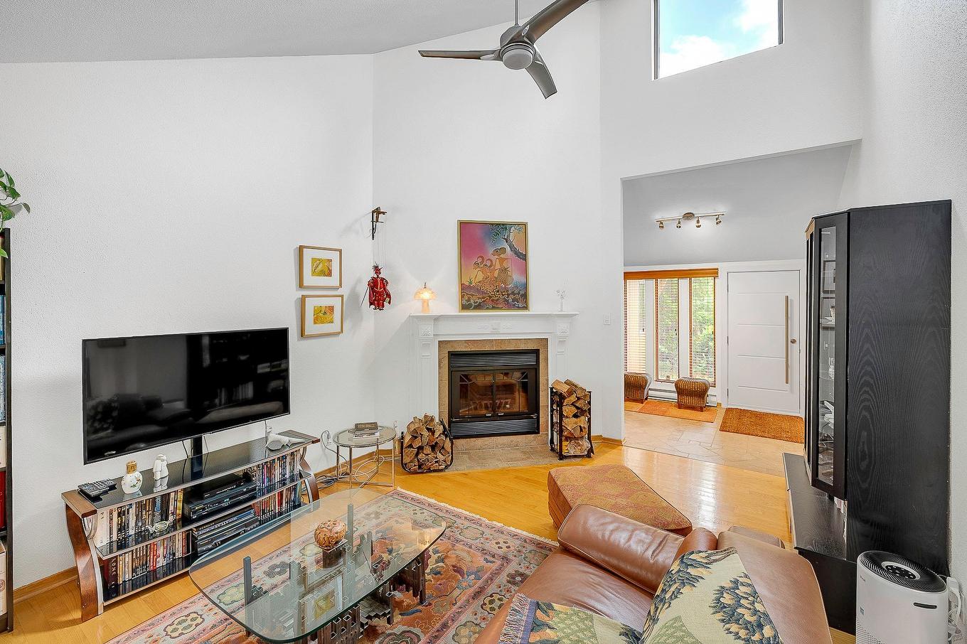Salon - 1007 Rue Des Patriarches, Prévost, QC - Indoor Photo Showing Living Room With Fireplace