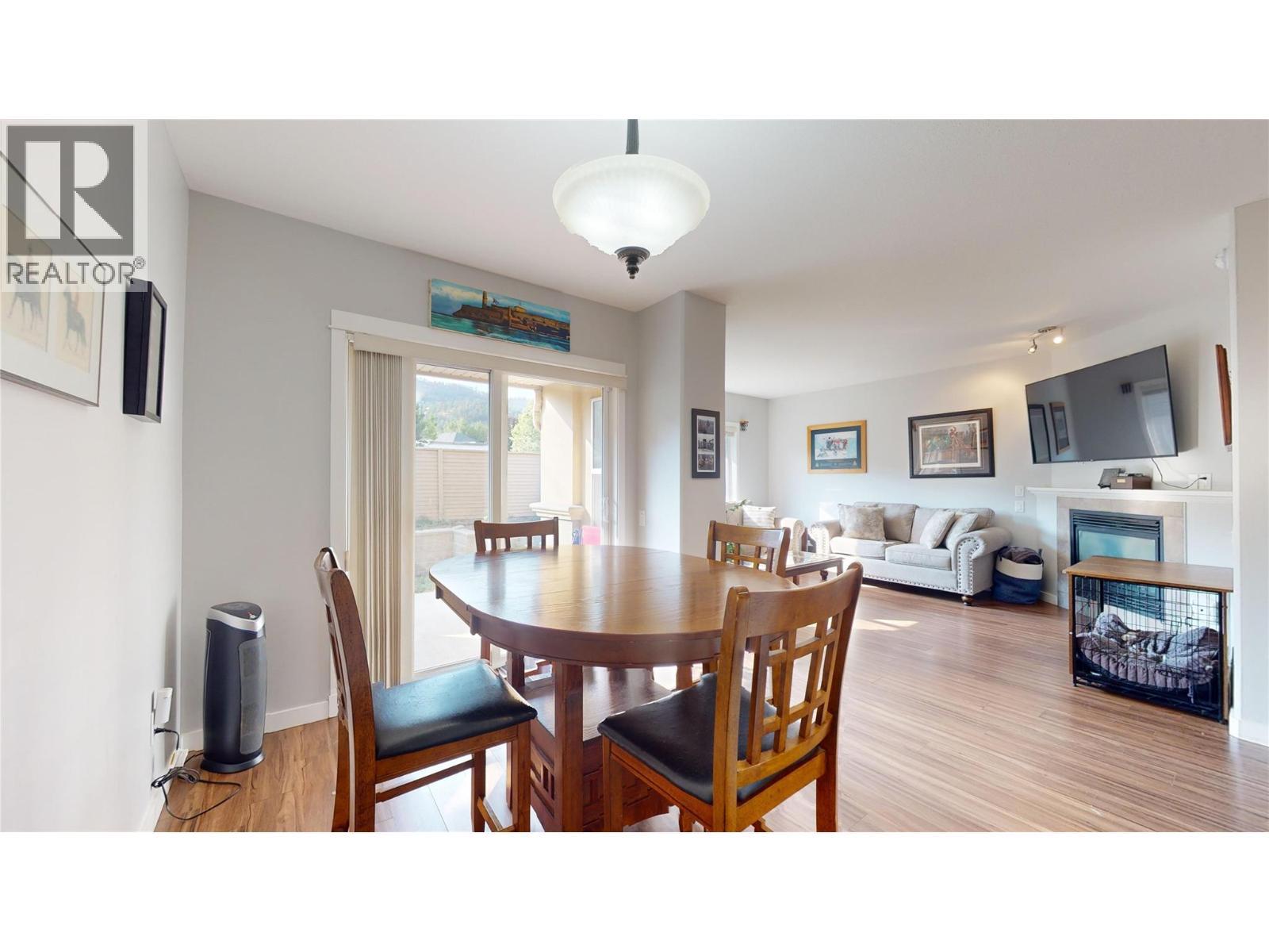 218 Glen Park Drive Unit# 21, Kelowna, BC - Indoor Photo Showing Dining Room