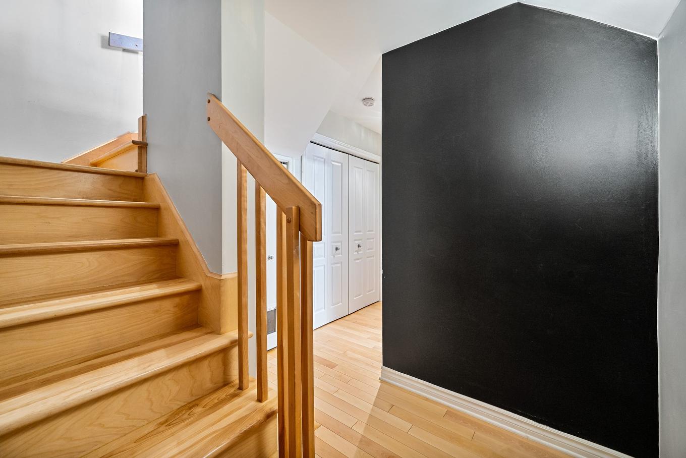 Staircase - 3158 Rue Ste-Catherine E., Montréal (Mercier/Hochelaga-Maisonneuve), QC - Indoor Photo Showing Other Room