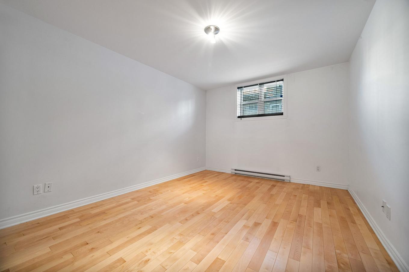 Primary bedroom - 3158 Rue Ste-Catherine E., Montréal (Mercier/Hochelaga-Maisonneuve), QC - Indoor Photo Showing Other Room