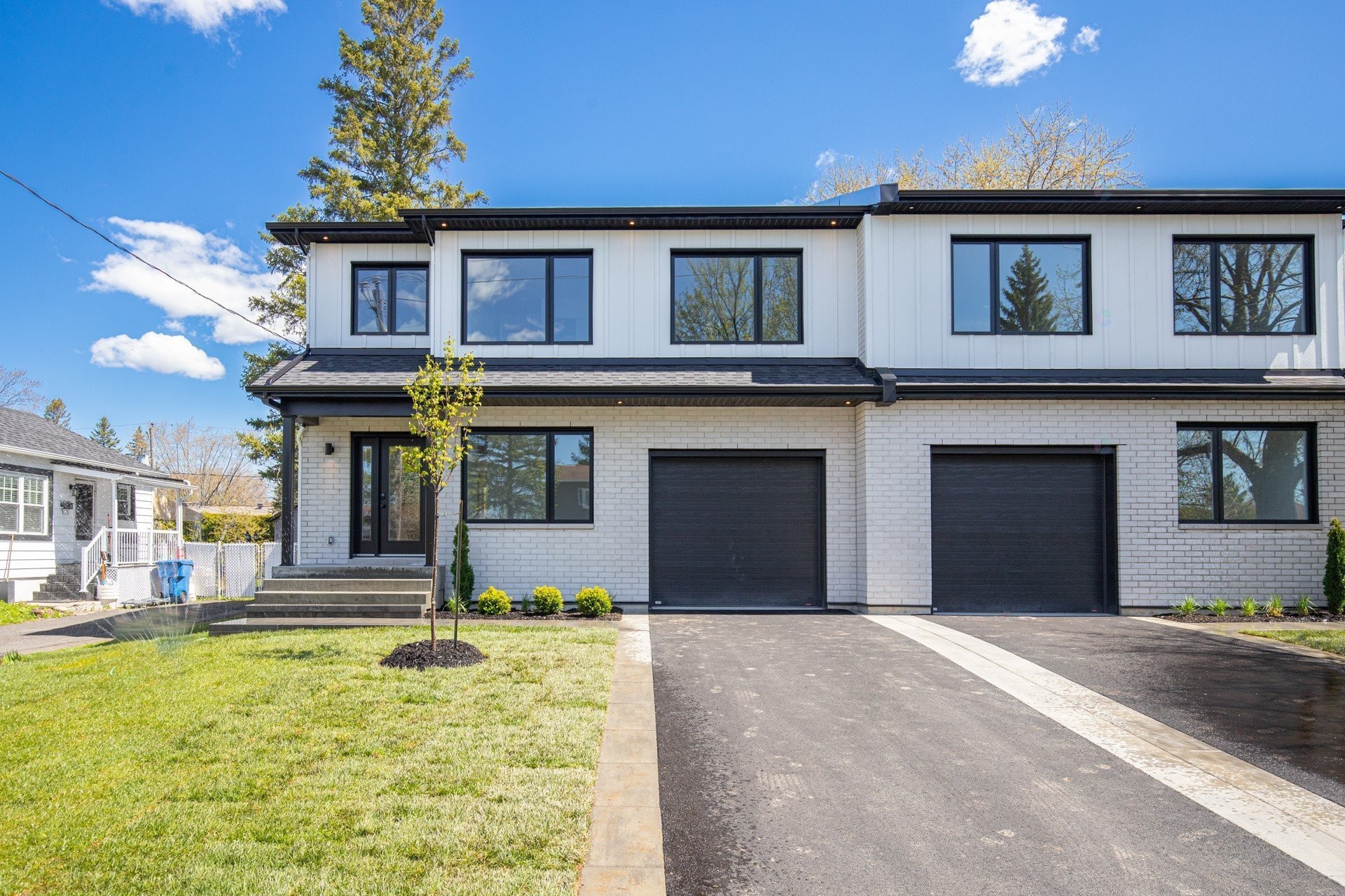 Front of Structure - 1300 Rue Montarville, Saint-Bruno-De-Montarville, QC - Outdoor With Facade
