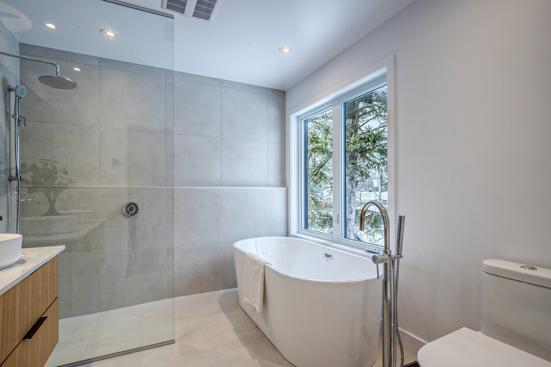 Master Bathroom - 1300 Rue Montarville, Saint-Bruno-De-Montarville, QC - Indoor Photo Showing Bathroom