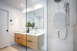 Ensuite bathroom -