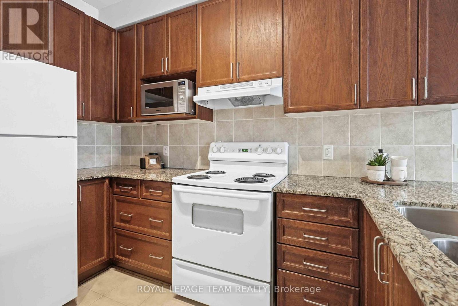 217 - 205 Bolton Street, Ottawa, ON - Indoor Photo Showing Kitchen
