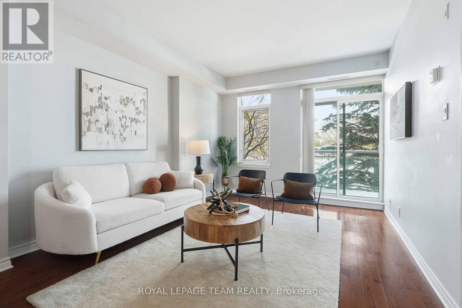 217 - 205 Bolton Street, Ottawa, ON - Indoor Photo Showing Living Room