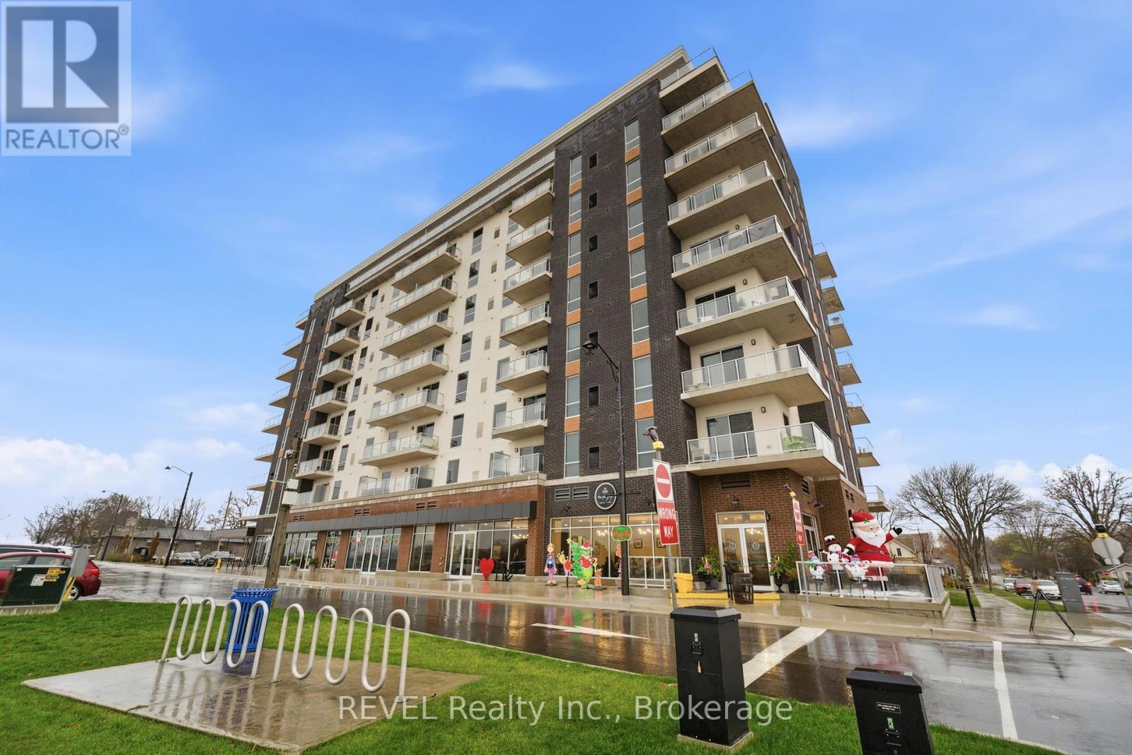203 - 118 West Street, Port Colborne (Sugarloaf), ON - Outdoor With Balcony With Facade