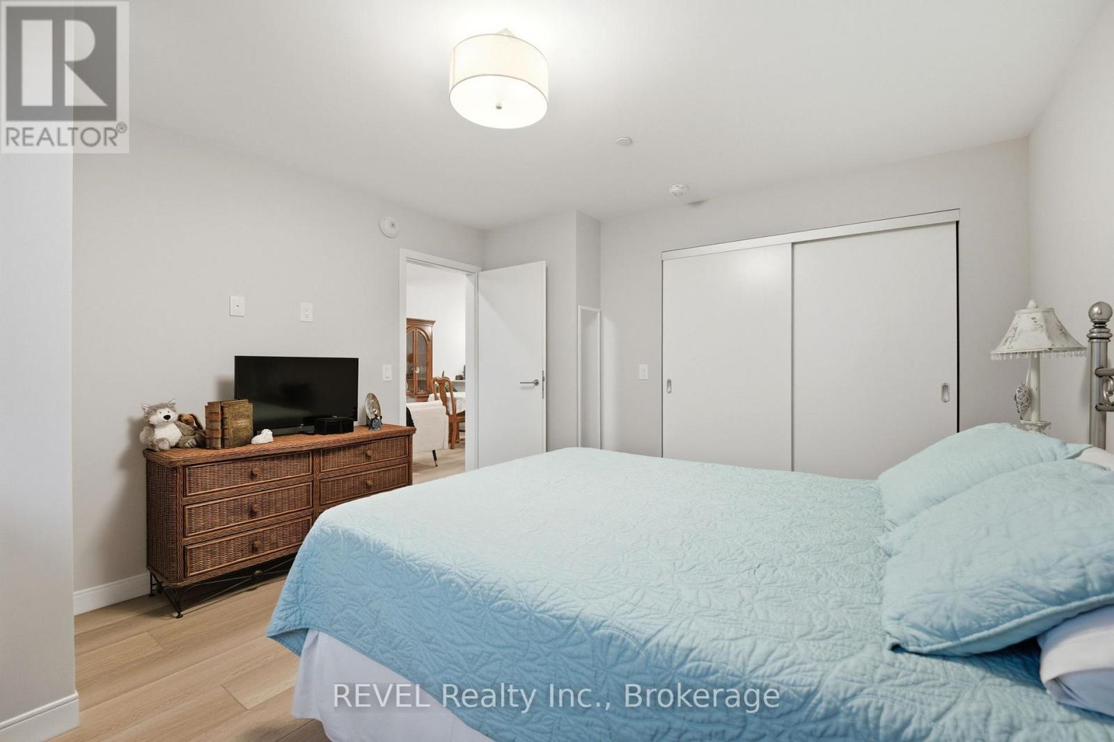 203 - 118 West Street, Port Colborne (Sugarloaf), ON - Indoor Photo Showing Bedroom