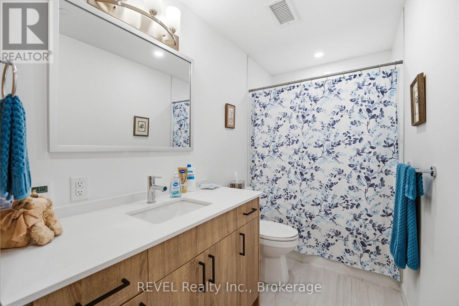 203 - 118 West Street, Port Colborne (Sugarloaf), ON - Indoor Photo Showing Bathroom