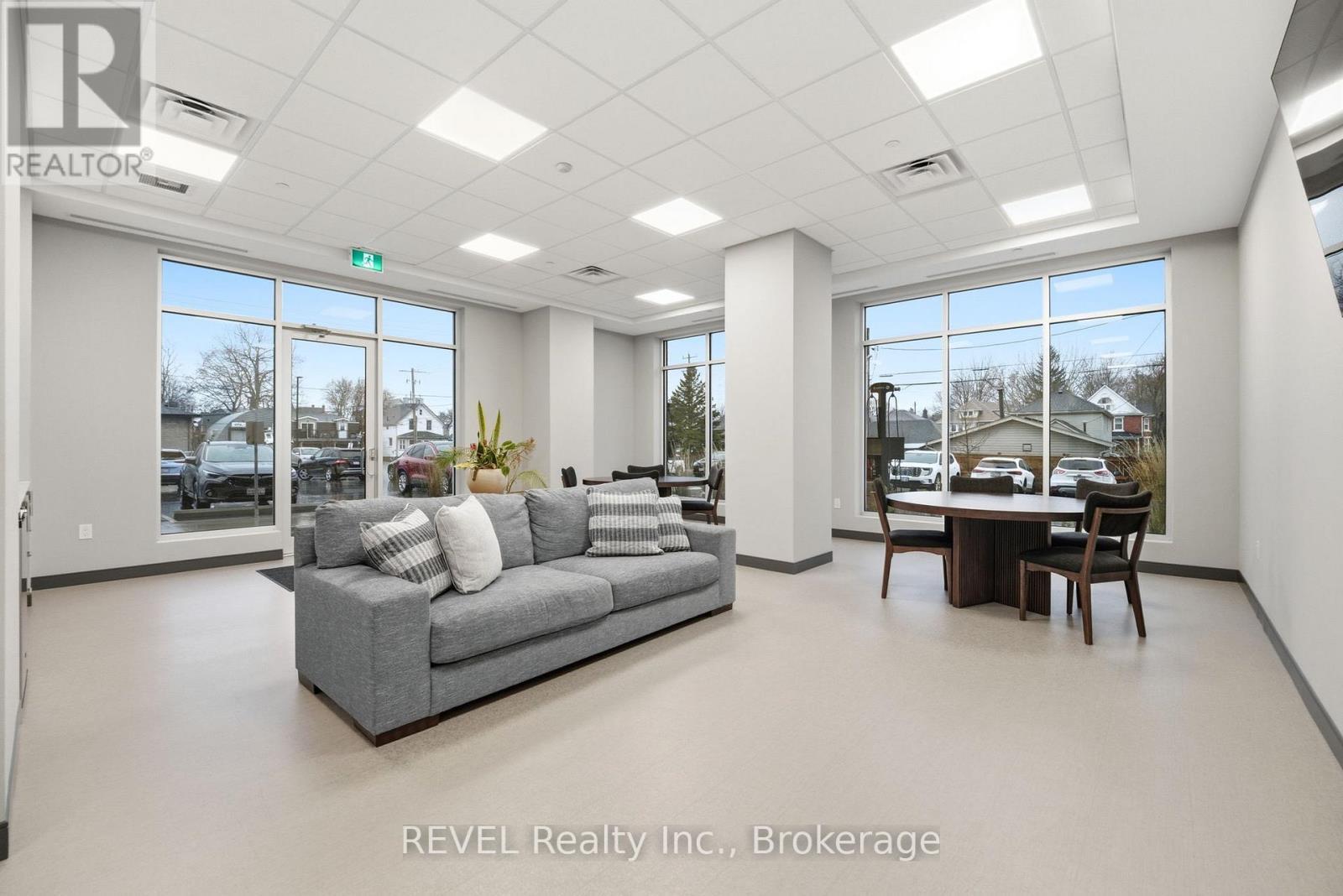 203 - 118 West Street, Port Colborne (Sugarloaf), ON - Indoor