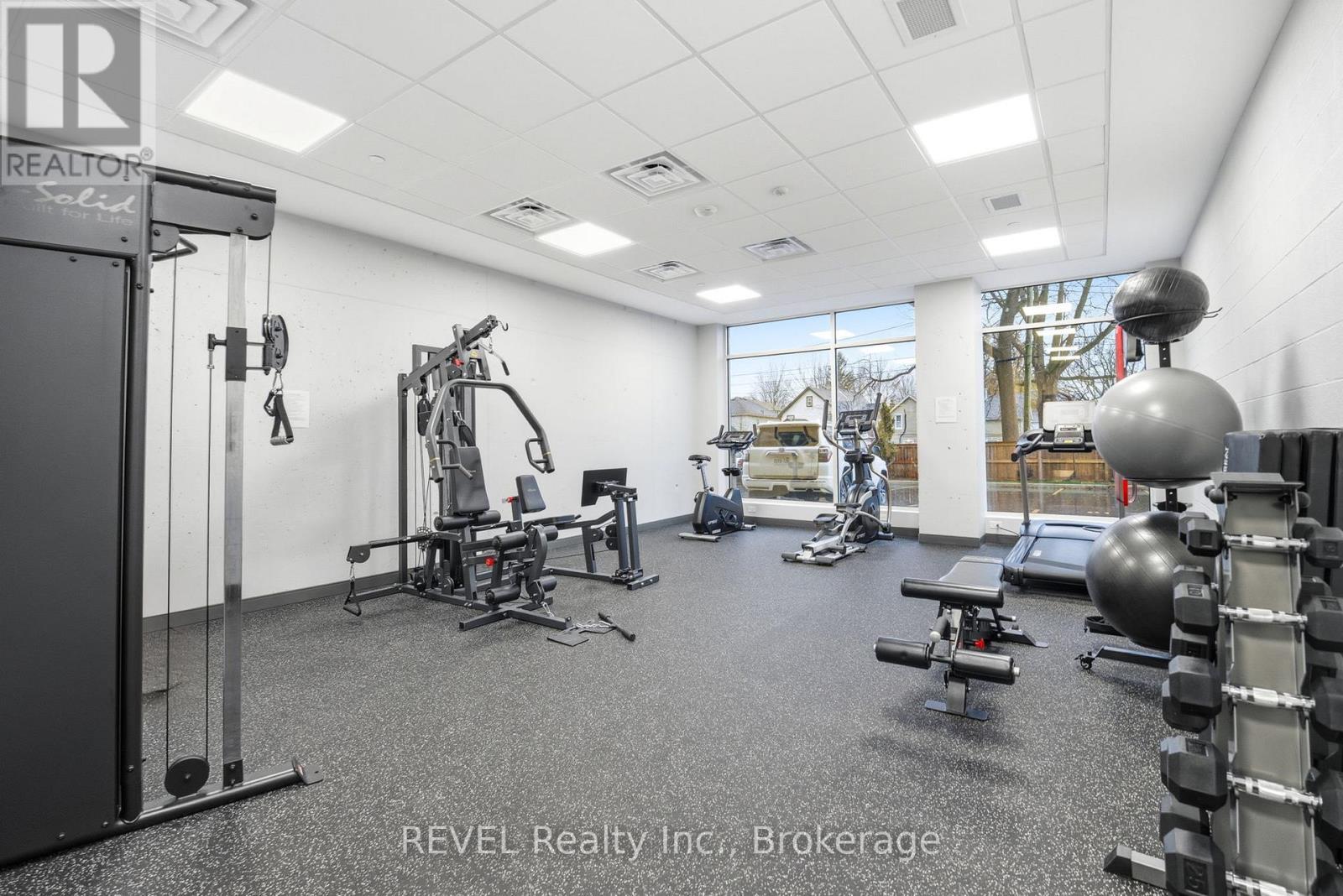 203 - 118 West Street, Port Colborne (Sugarloaf), ON - Indoor Photo Showing Gym Room