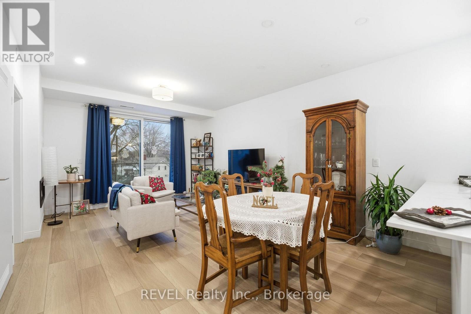 203 - 118 West Street, Port Colborne (Sugarloaf), ON - Indoor Photo Showing Dining Room