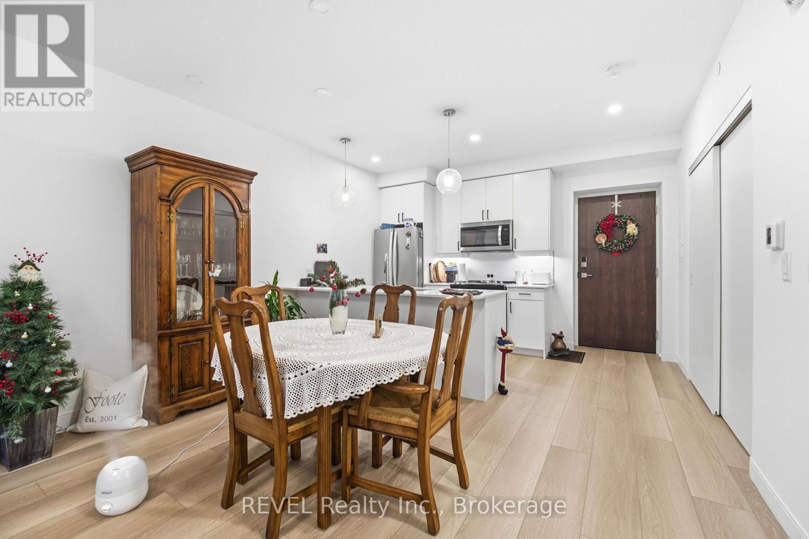203 - 118 West Street, Port Colborne (Sugarloaf), ON - Indoor Photo Showing Dining Room
