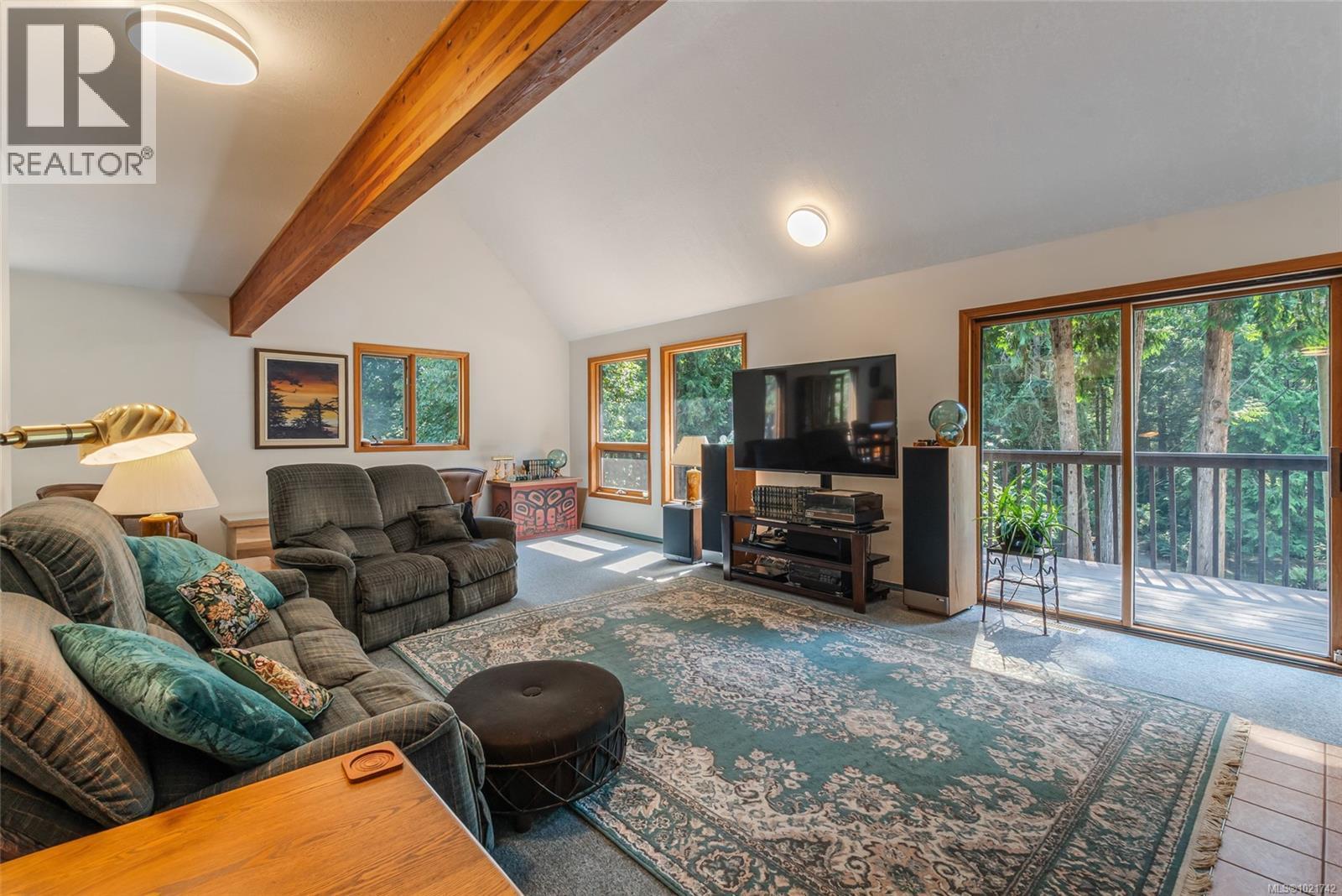 4961 Aho Rd, Ladysmith, BC - Indoor Photo Showing Living Room