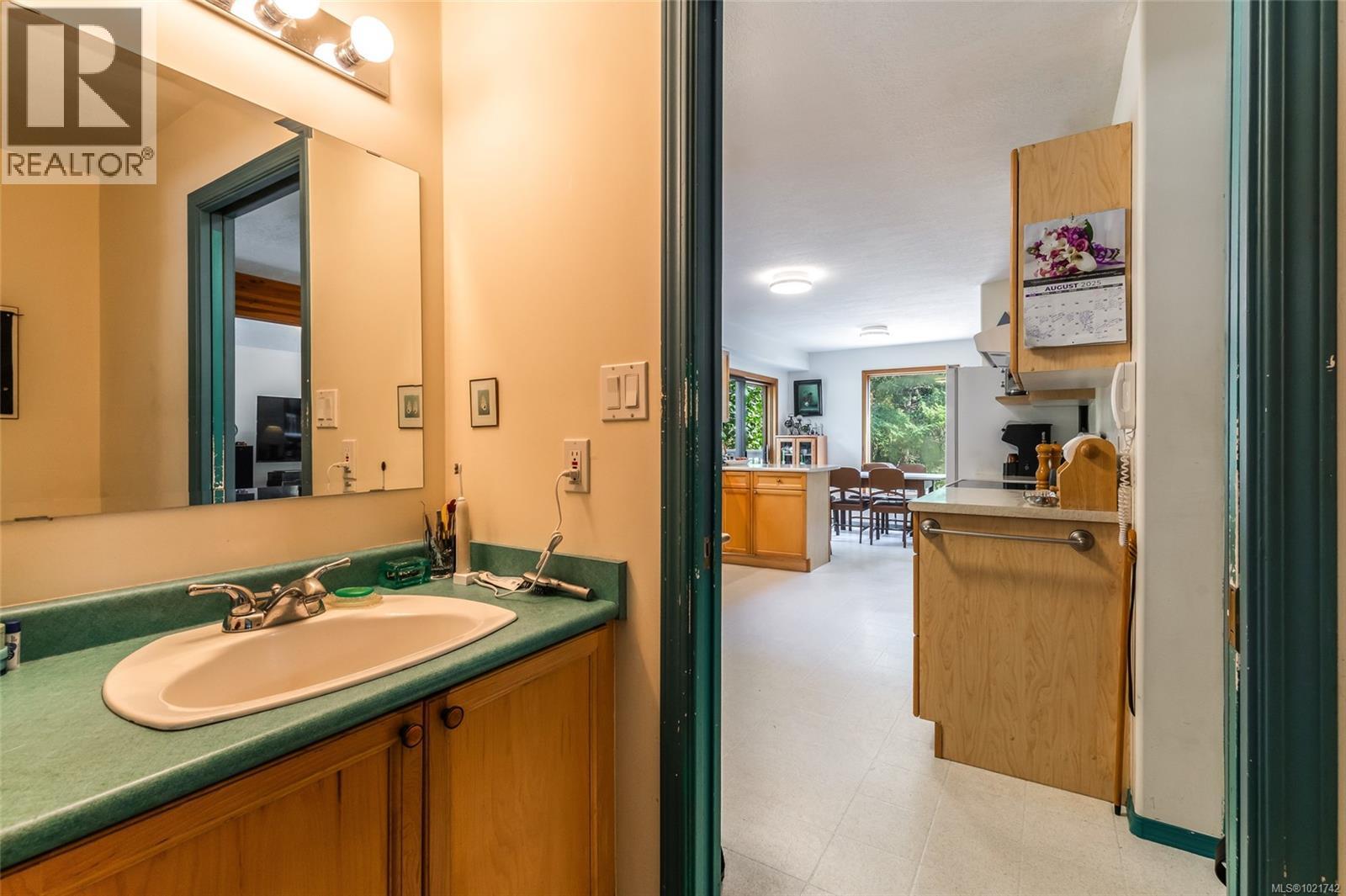 4961 Aho Rd, Ladysmith, BC - Indoor Photo Showing Bathroom