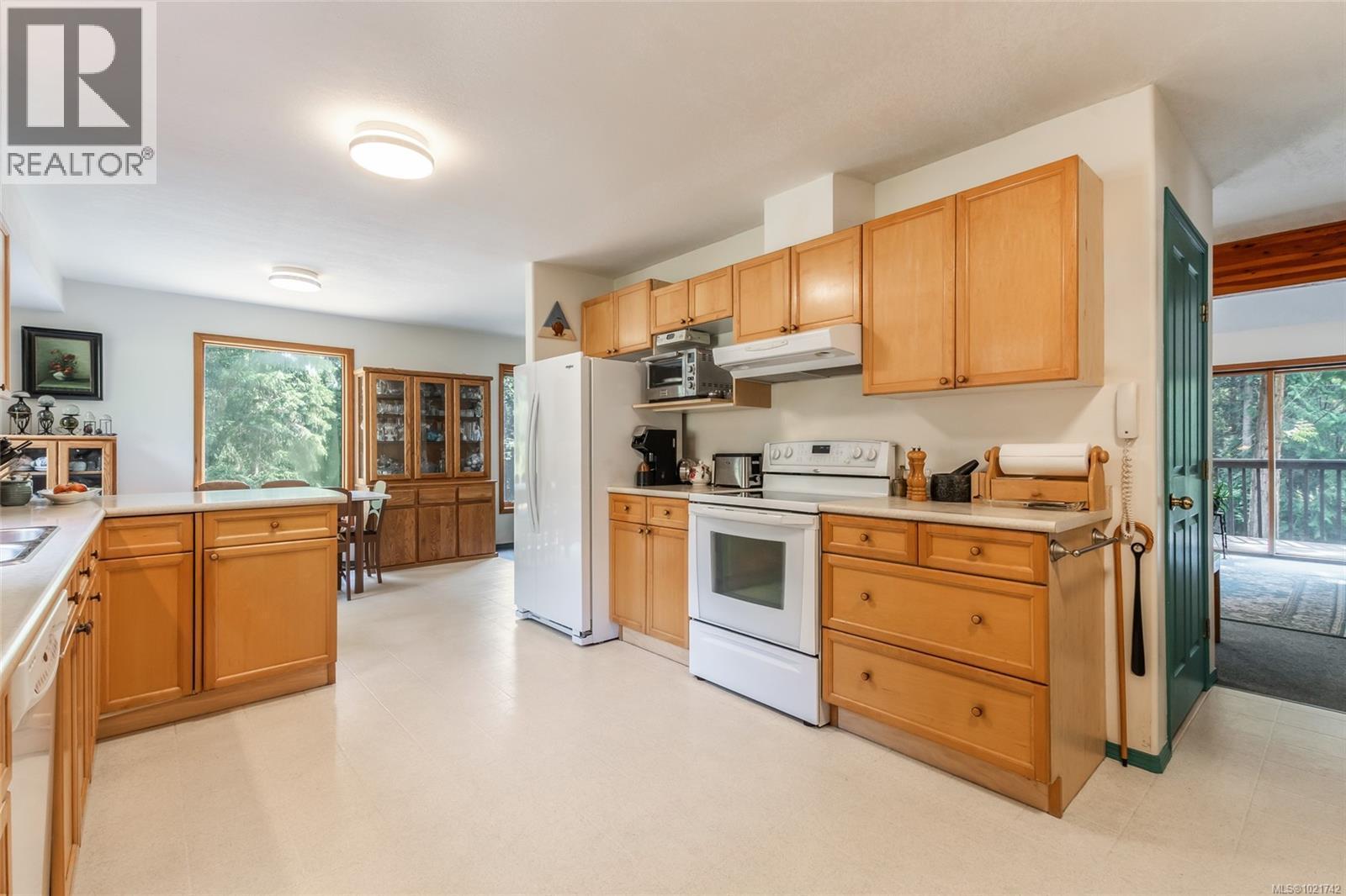 4961 Aho Rd, Ladysmith, BC - Indoor Photo Showing Kitchen