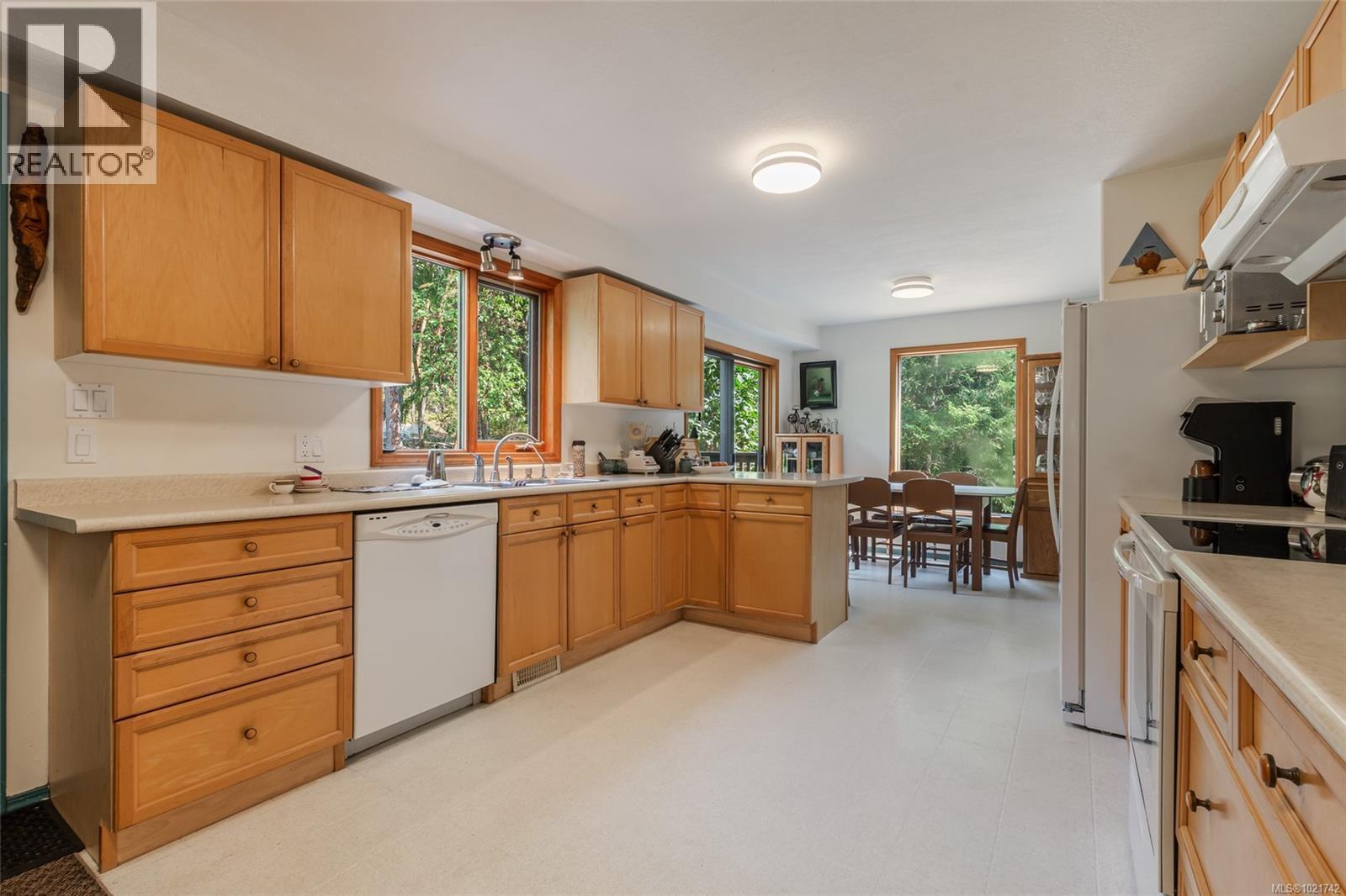 4961 Aho Rd, Ladysmith, BC - Indoor Photo Showing Kitchen With Double Sink
