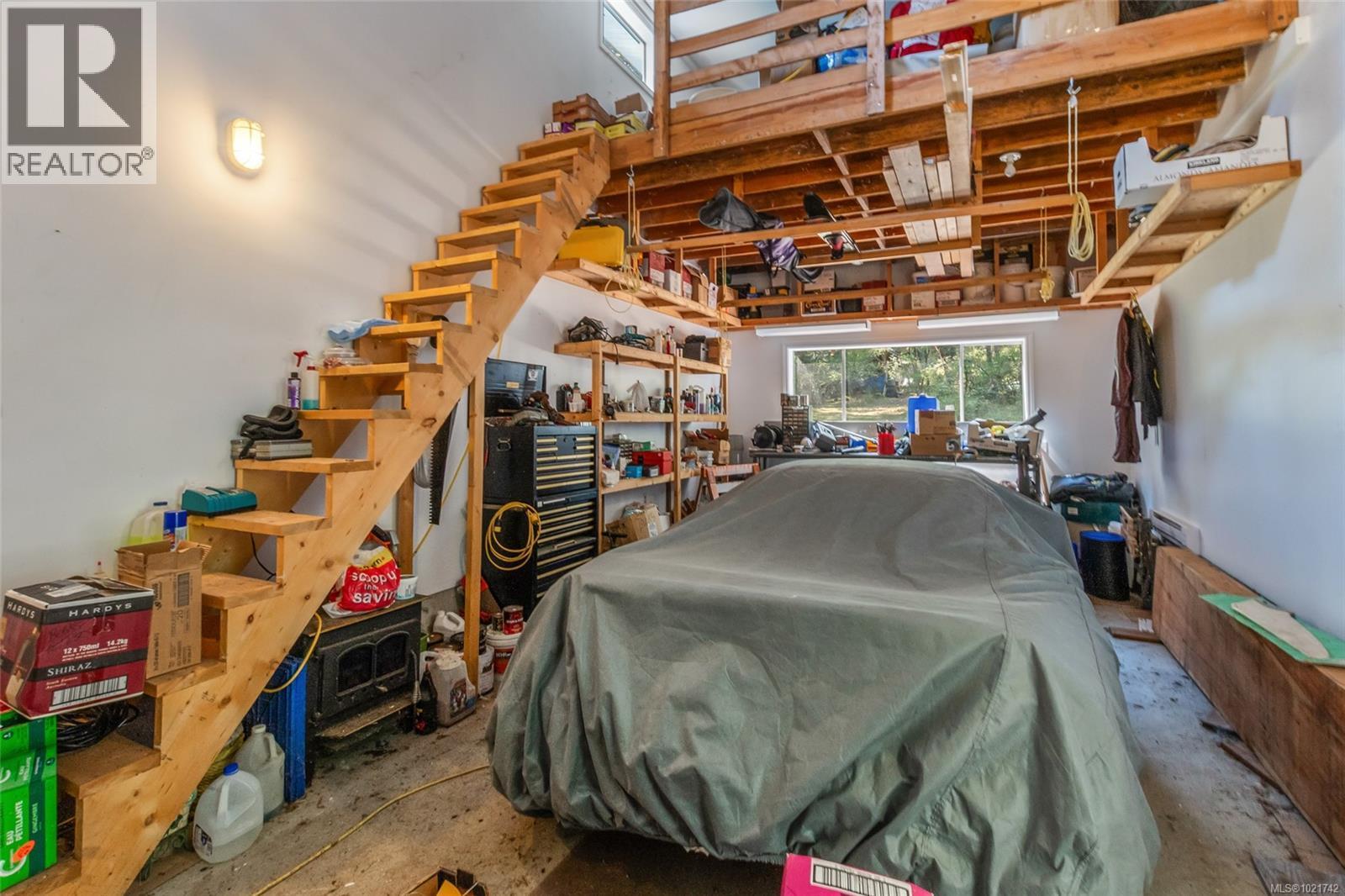 4961 Aho Rd, Ladysmith, BC - Indoor Photo Showing Garage