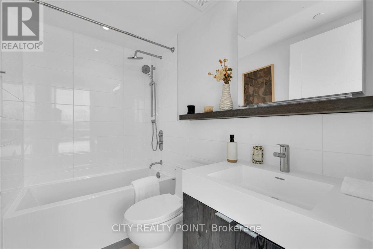 511 - 664 Spadina Avenue, Toronto, ON - Indoor Photo Showing Bathroom