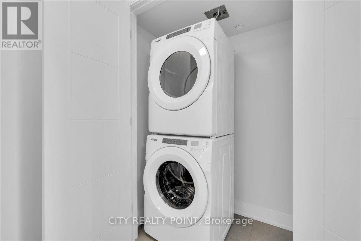 503 - 664 Spadina Avenue, Toronto, ON - Indoor Photo Showing Laundry Room
