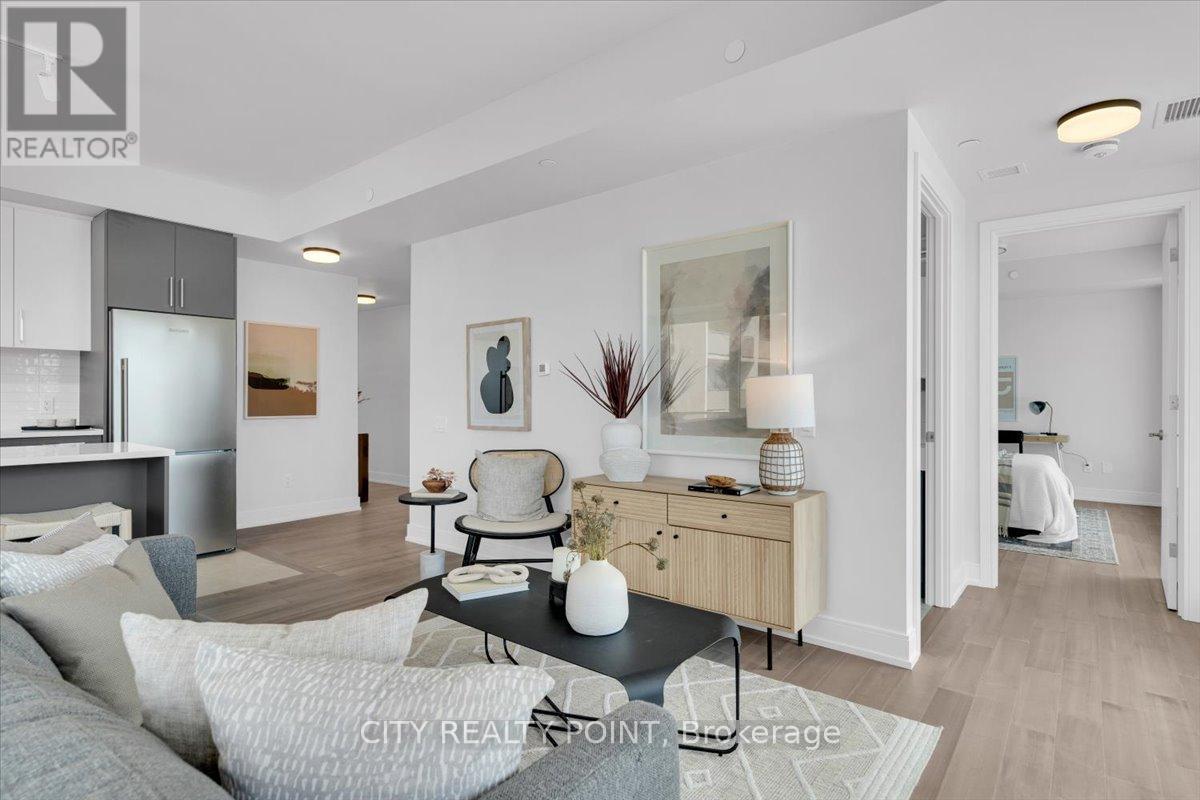 503 - 664 Spadina Avenue, Toronto, ON - Indoor Photo Showing Living Room