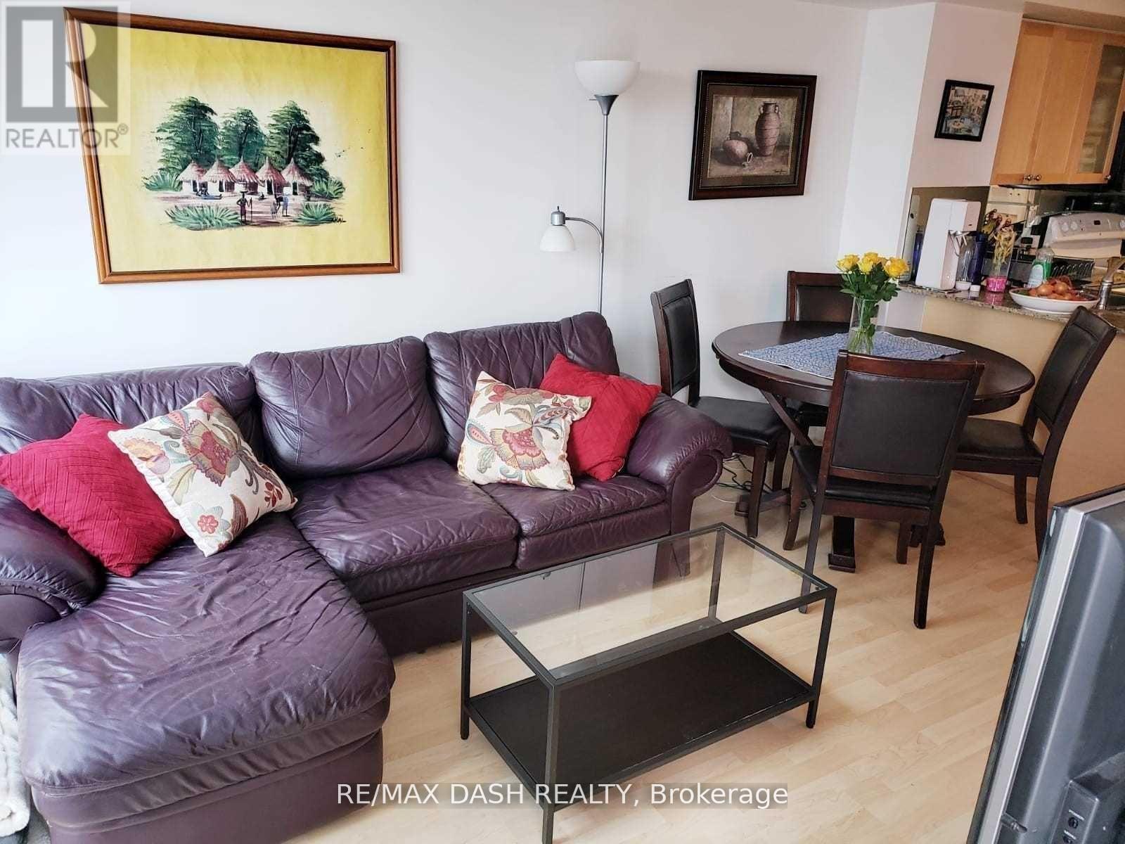 2210 - 761 Bay Street, Toronto, ON - Indoor