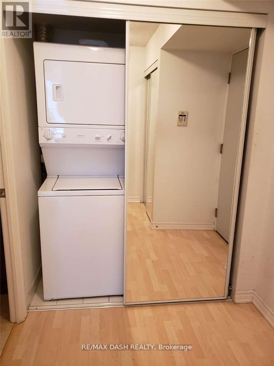 2210 - 761 Bay Street, Toronto, ON - Indoor Photo Showing Laundry Room