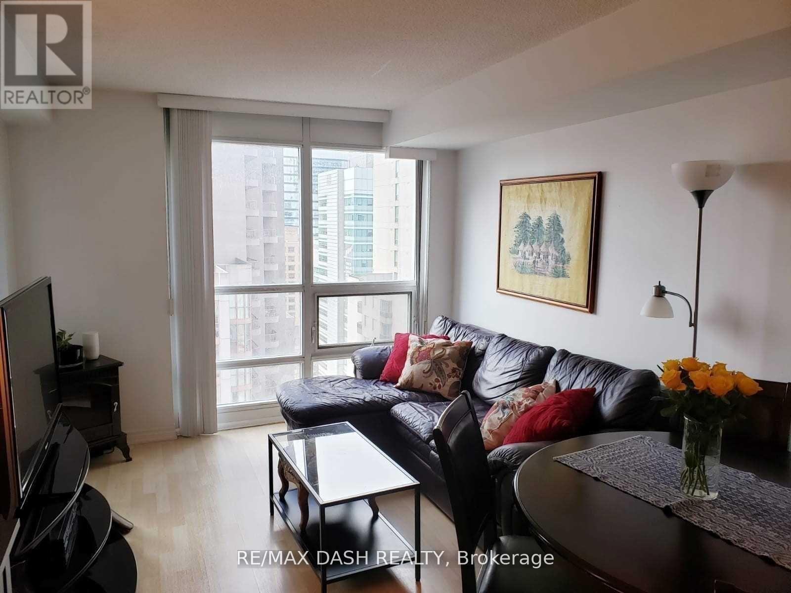 2210 - 761 Bay Street, Toronto, ON - Indoor Photo Showing Living Room