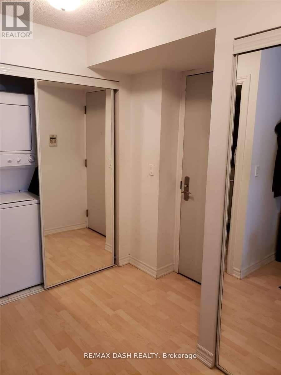 2210 - 761 Bay Street, Toronto, ON - Indoor Photo Showing Laundry Room