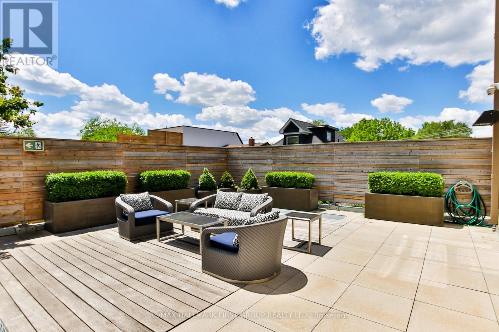 401 - 835 St Clair Avenue W, Toronto, ON - Outdoor