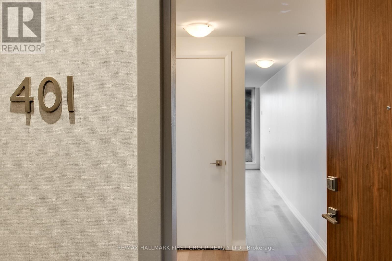 401 - 835 St Clair Avenue W, Toronto, ON - Indoor Photo Showing Other Room