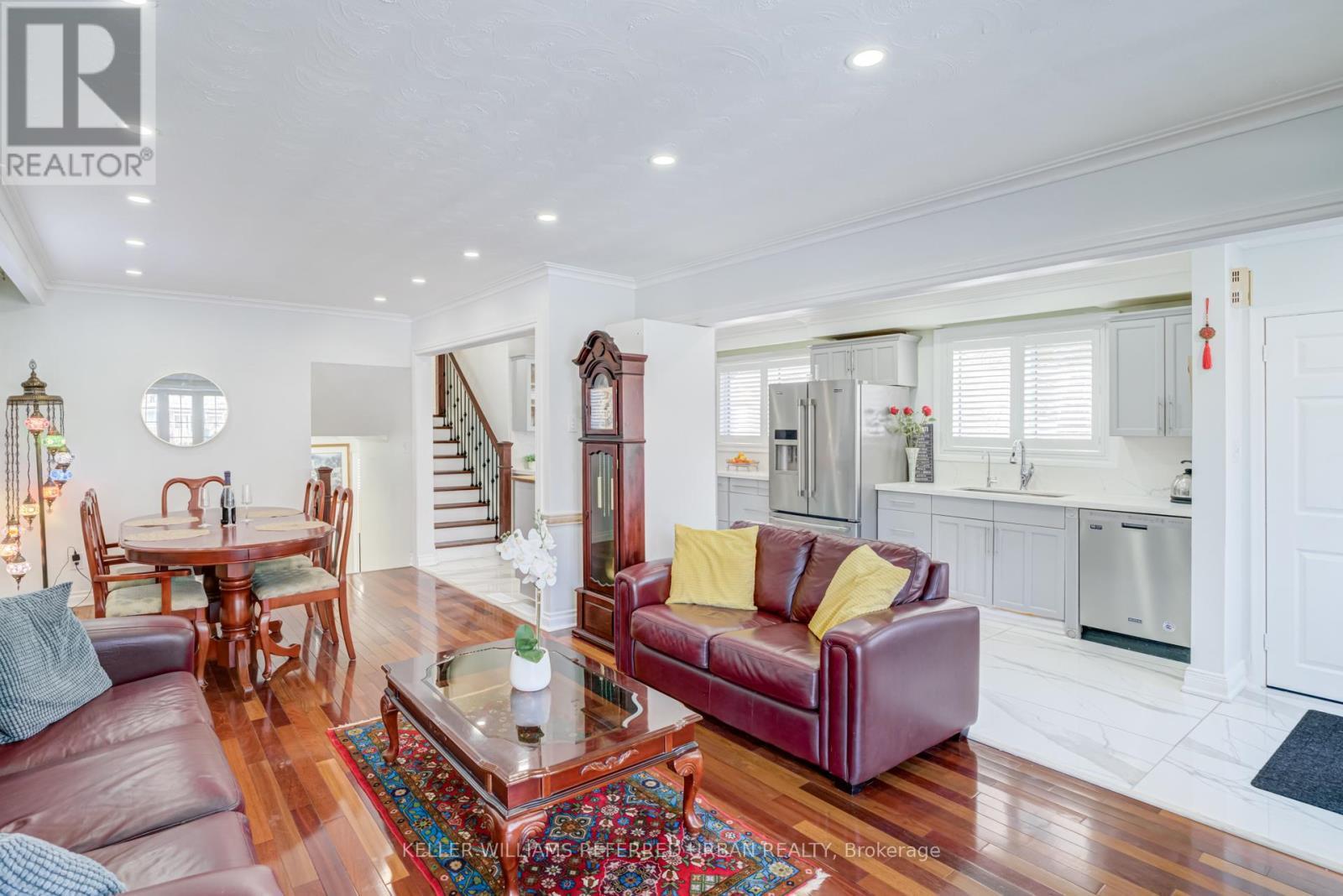 15 Glenda Road, Toronto, ON - Indoor Photo Showing Living Room