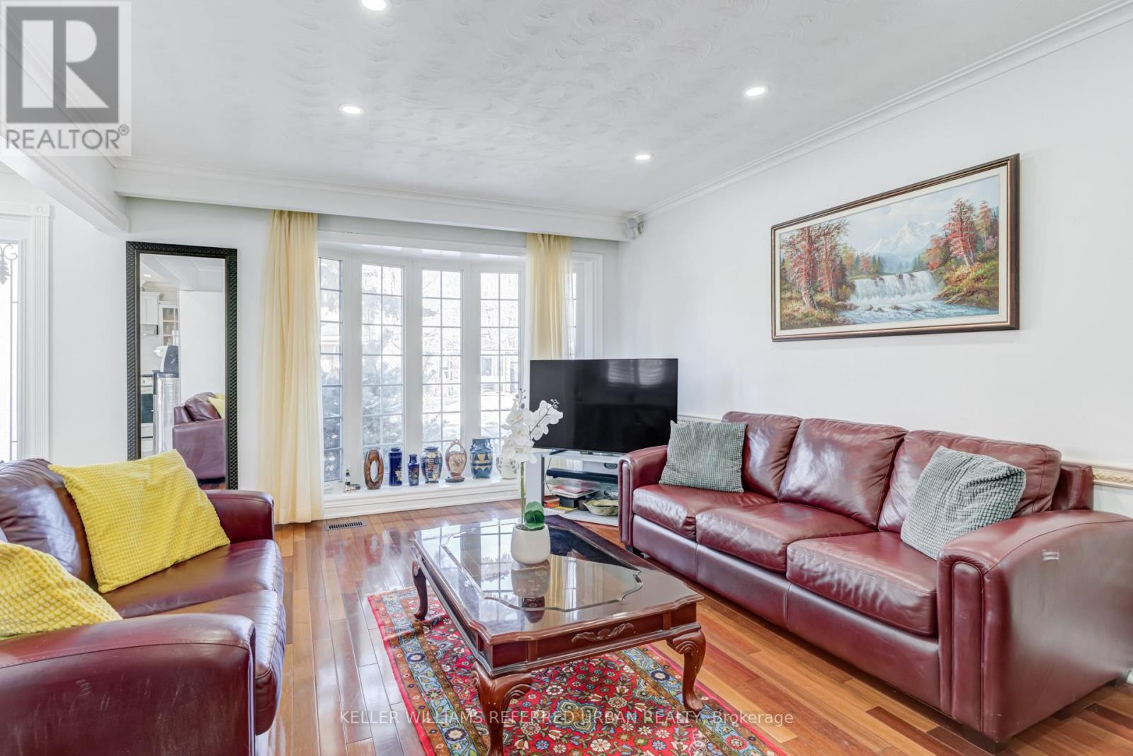 15 Glenda Road, Toronto, ON - Indoor Photo Showing Living Room