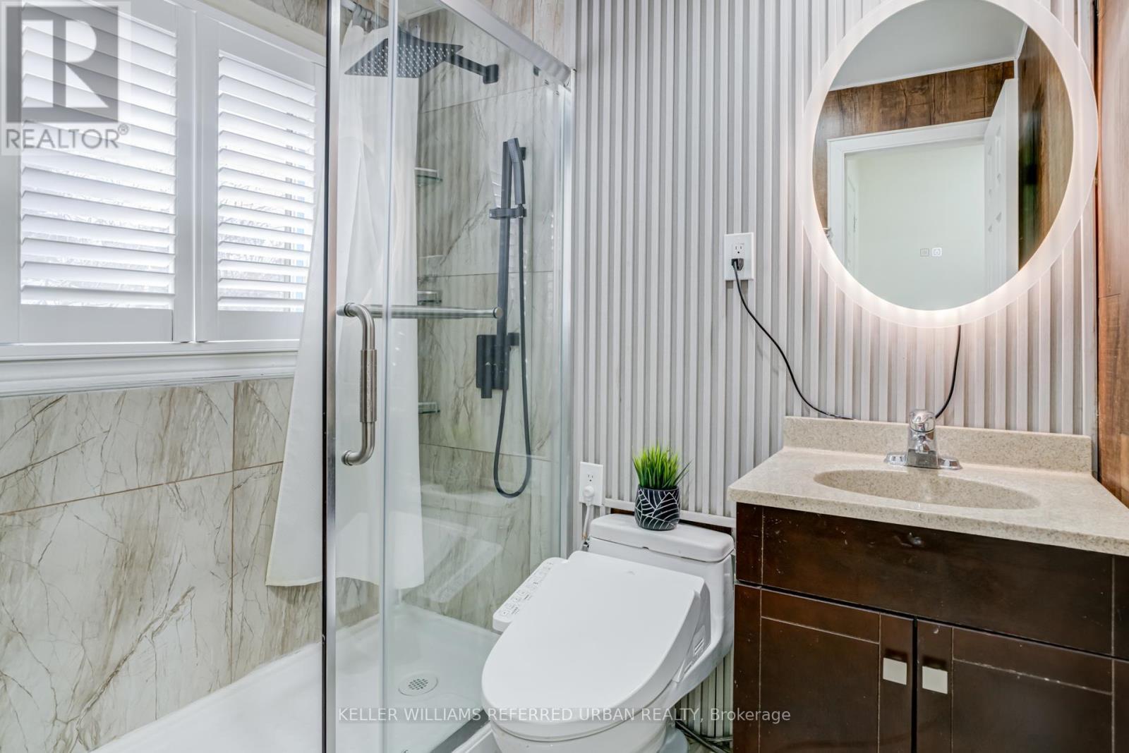 15 Glenda Road, Toronto, ON - Indoor Photo Showing Bathroom