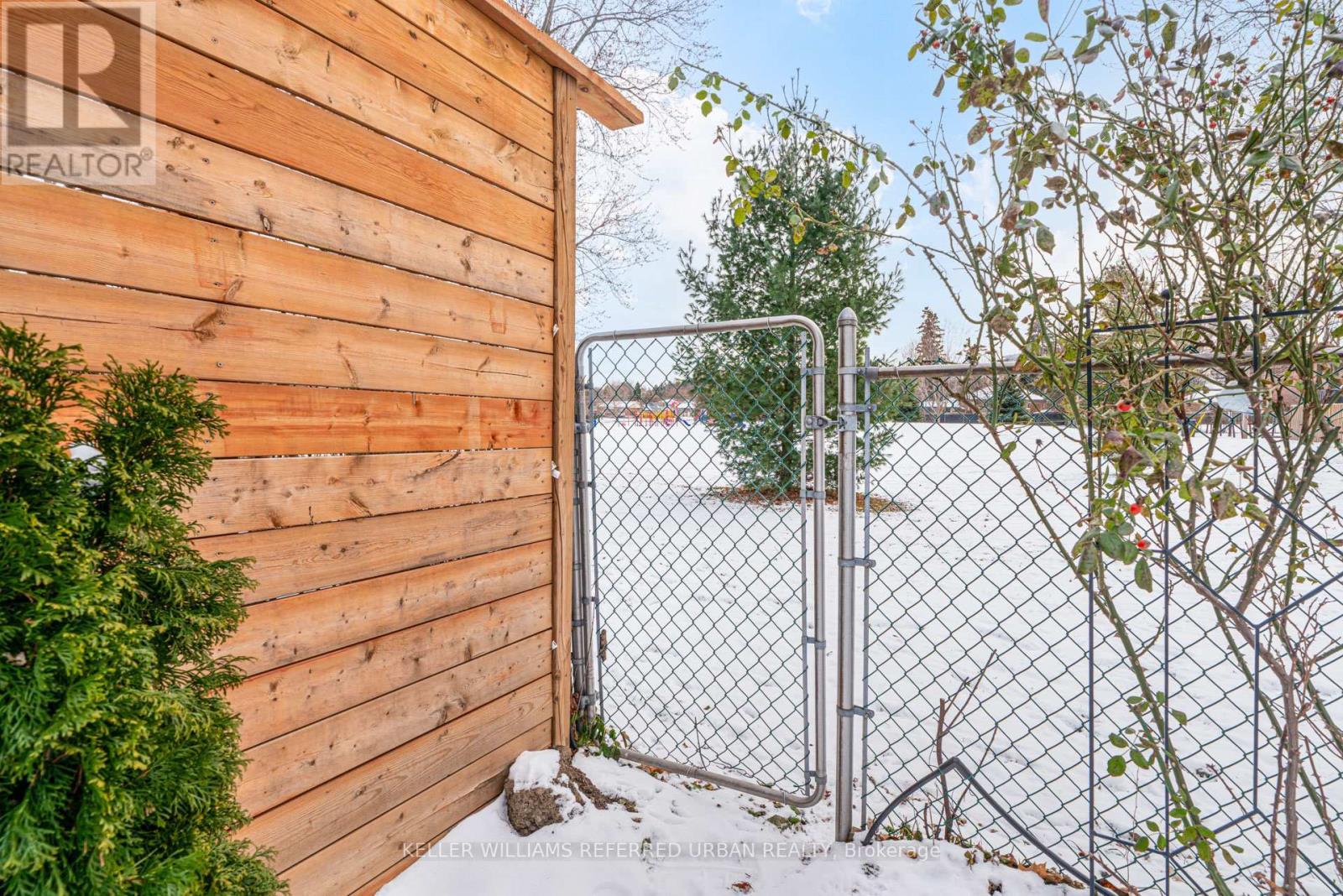 15 Glenda Road, Toronto, ON - Outdoor