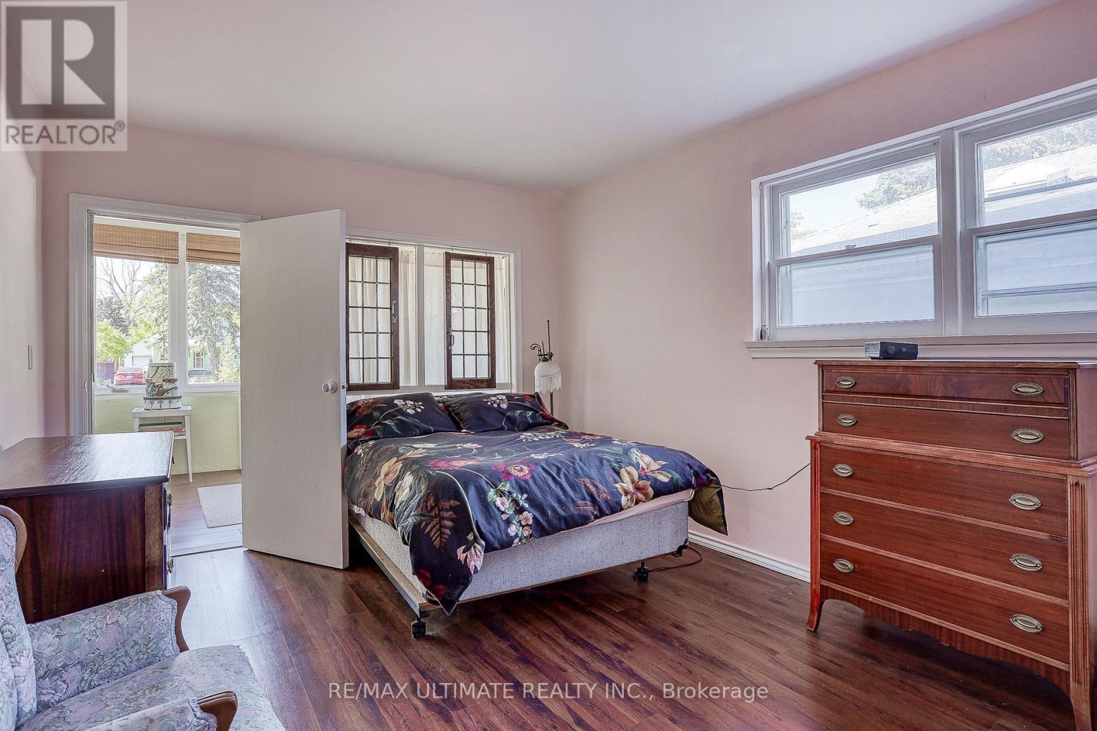 23 Westcroft Drive, Toronto, ON - Indoor Photo Showing Bedroom